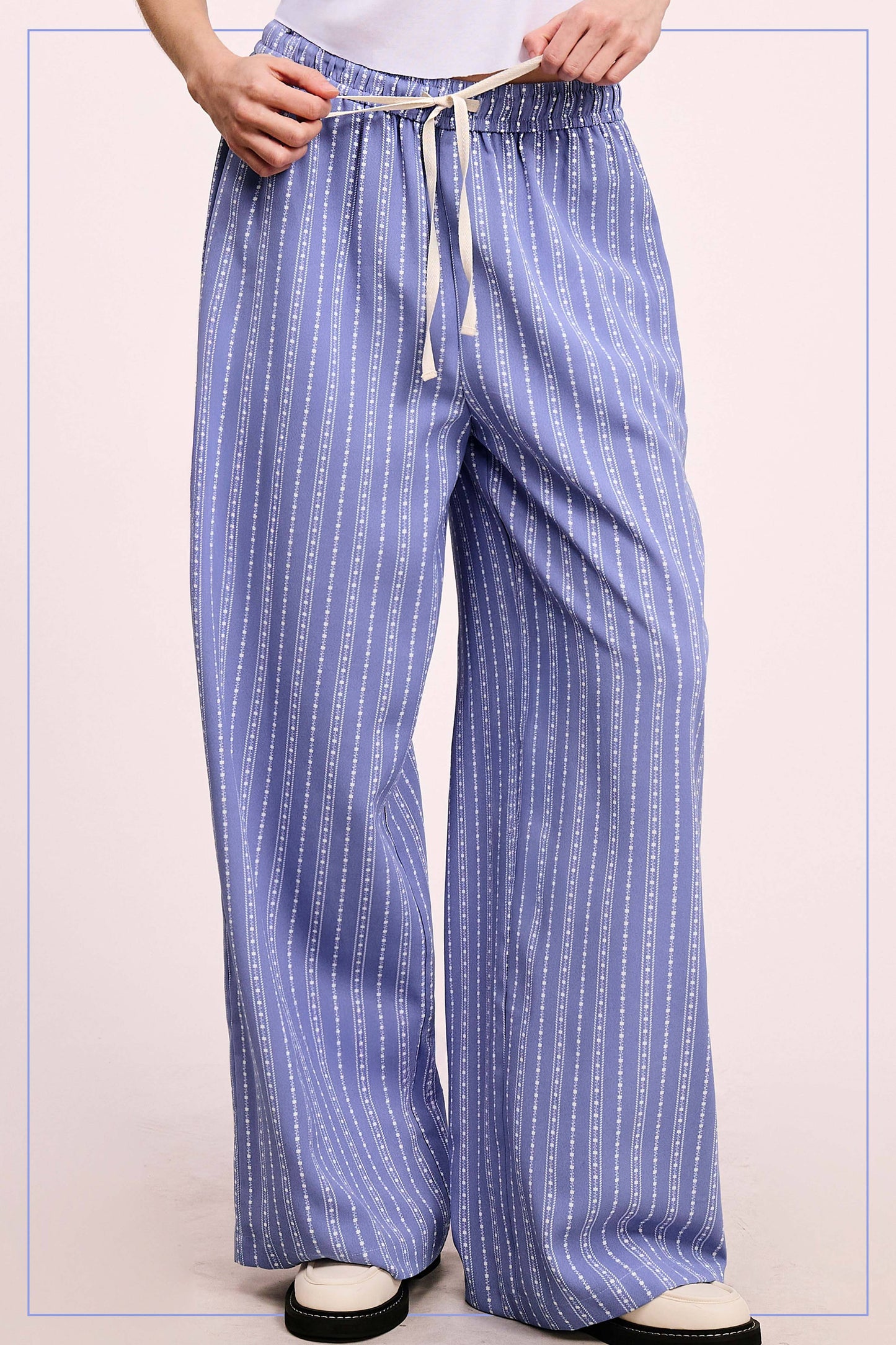 Patterned Design Relaxed Fit Pants With Pockets