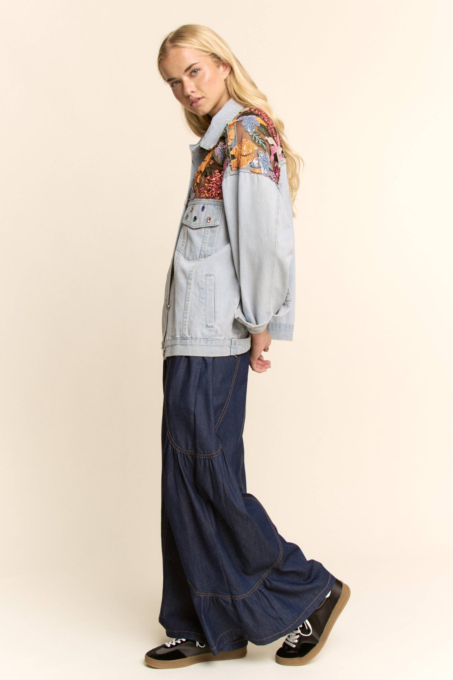 LIGHT WASH DENIM JACKET