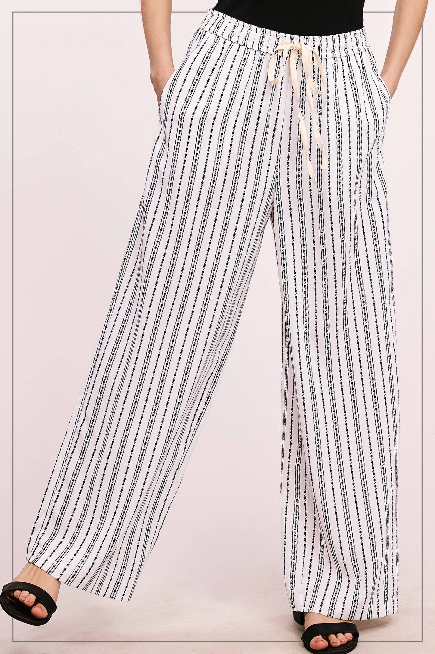 Patterned Design Relaxed Fit Pants With Pockets