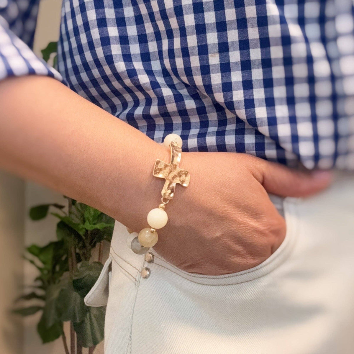 Hammered Cross Marbled Bead Stretch Bracelet