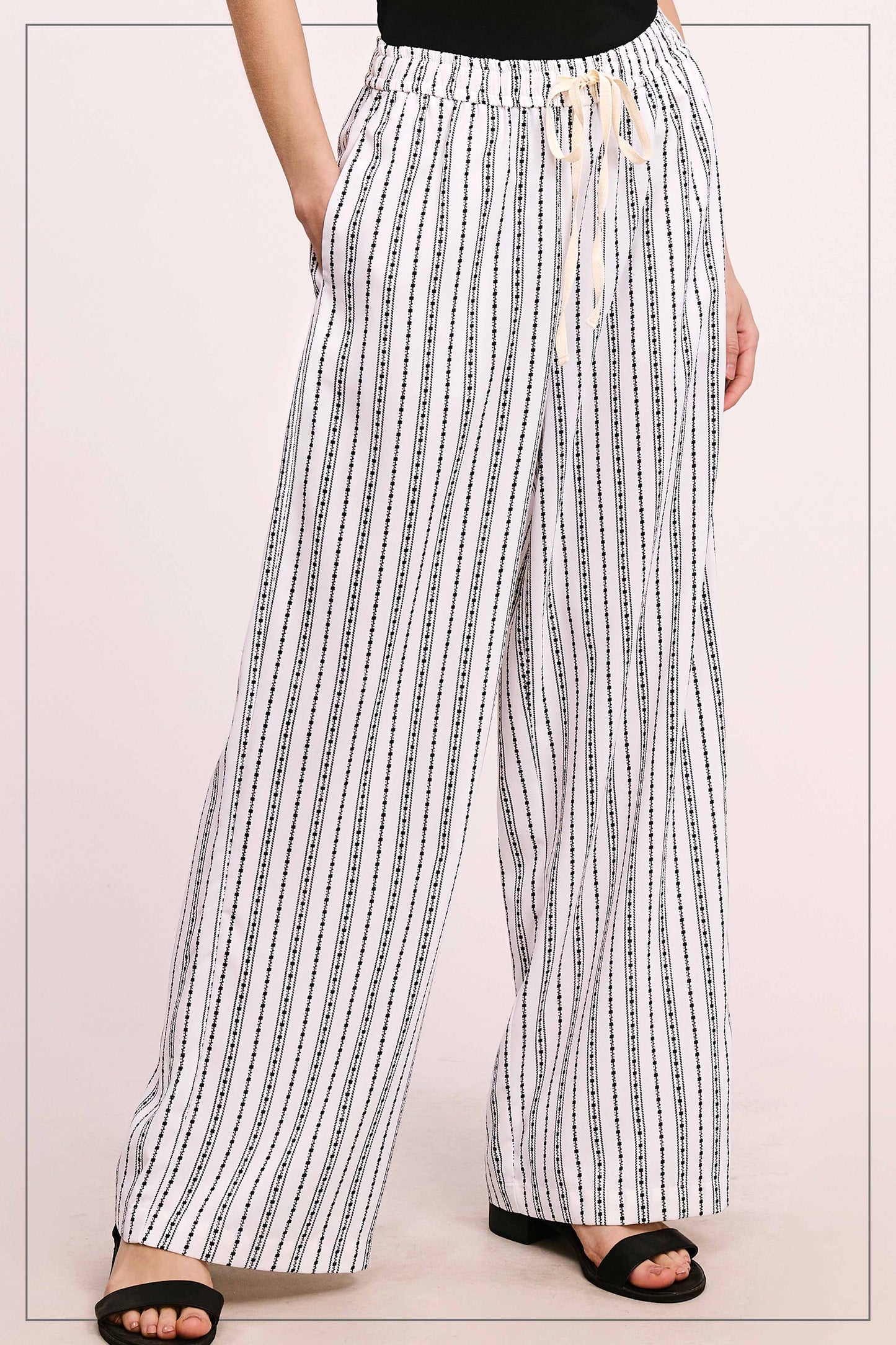 Patterned Design Relaxed Fit Pants With Pockets