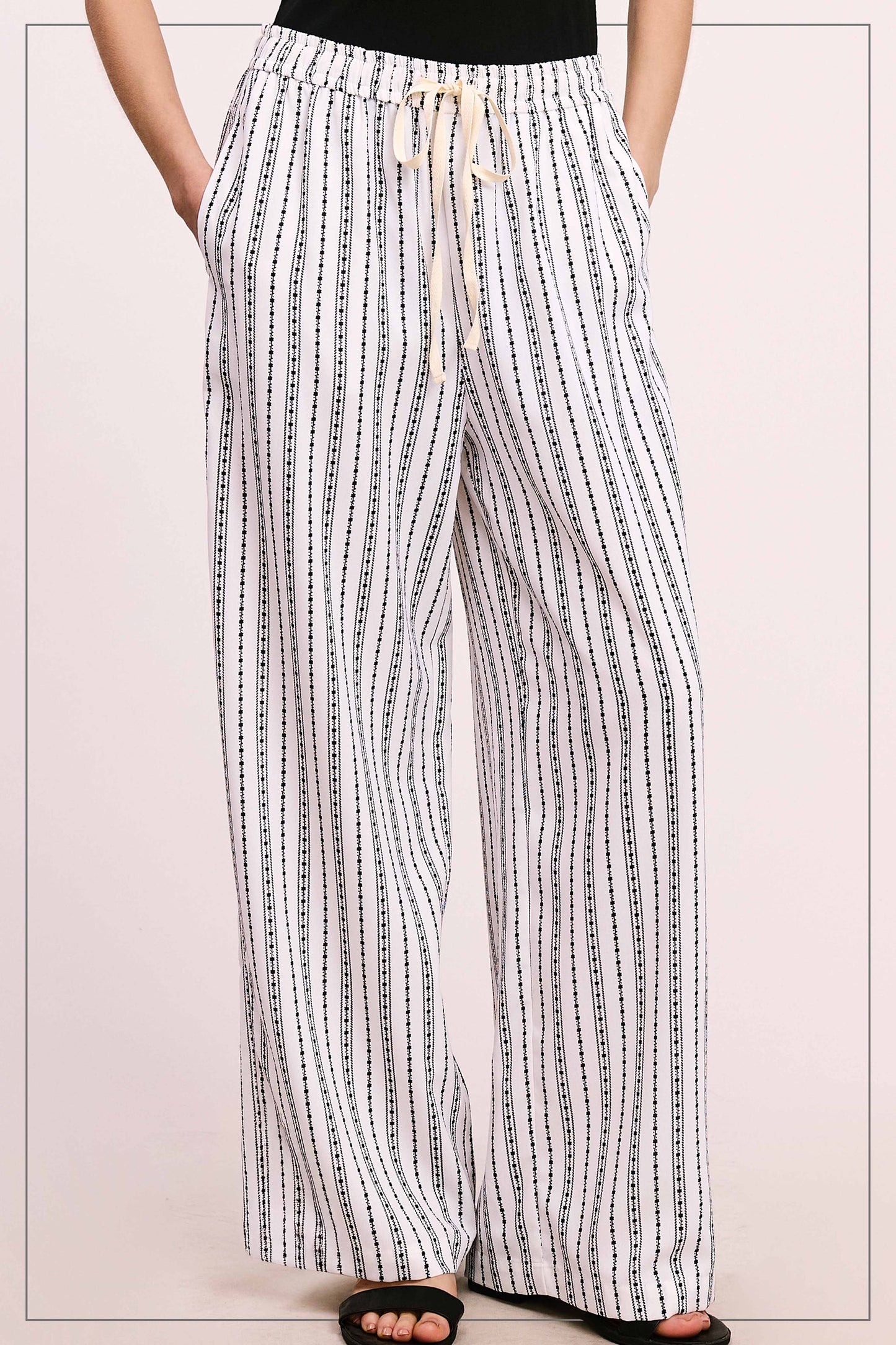 Patterned Design Relaxed Fit Pants With Pockets