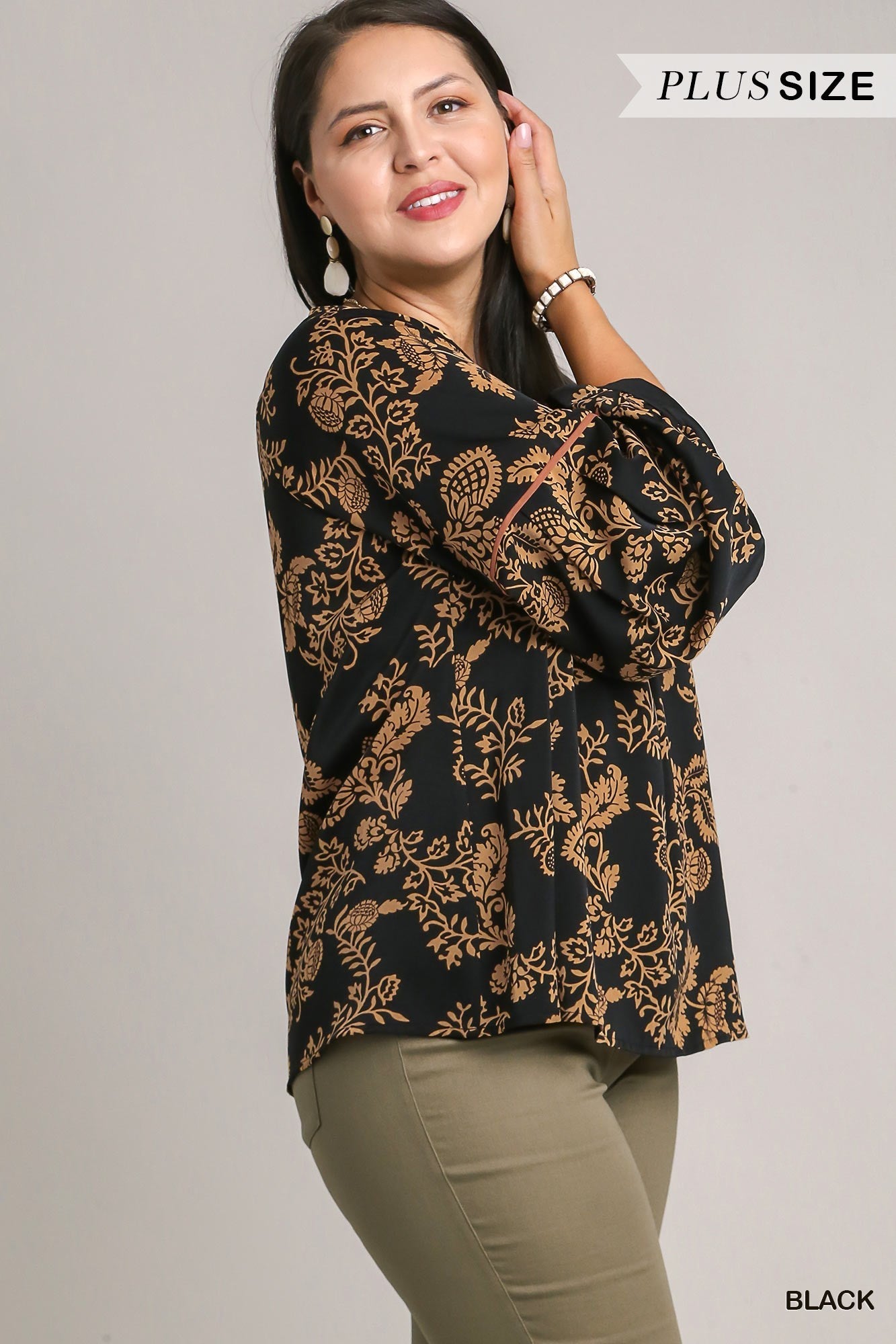 Plus Size V Notch Balloon Sleeve Top