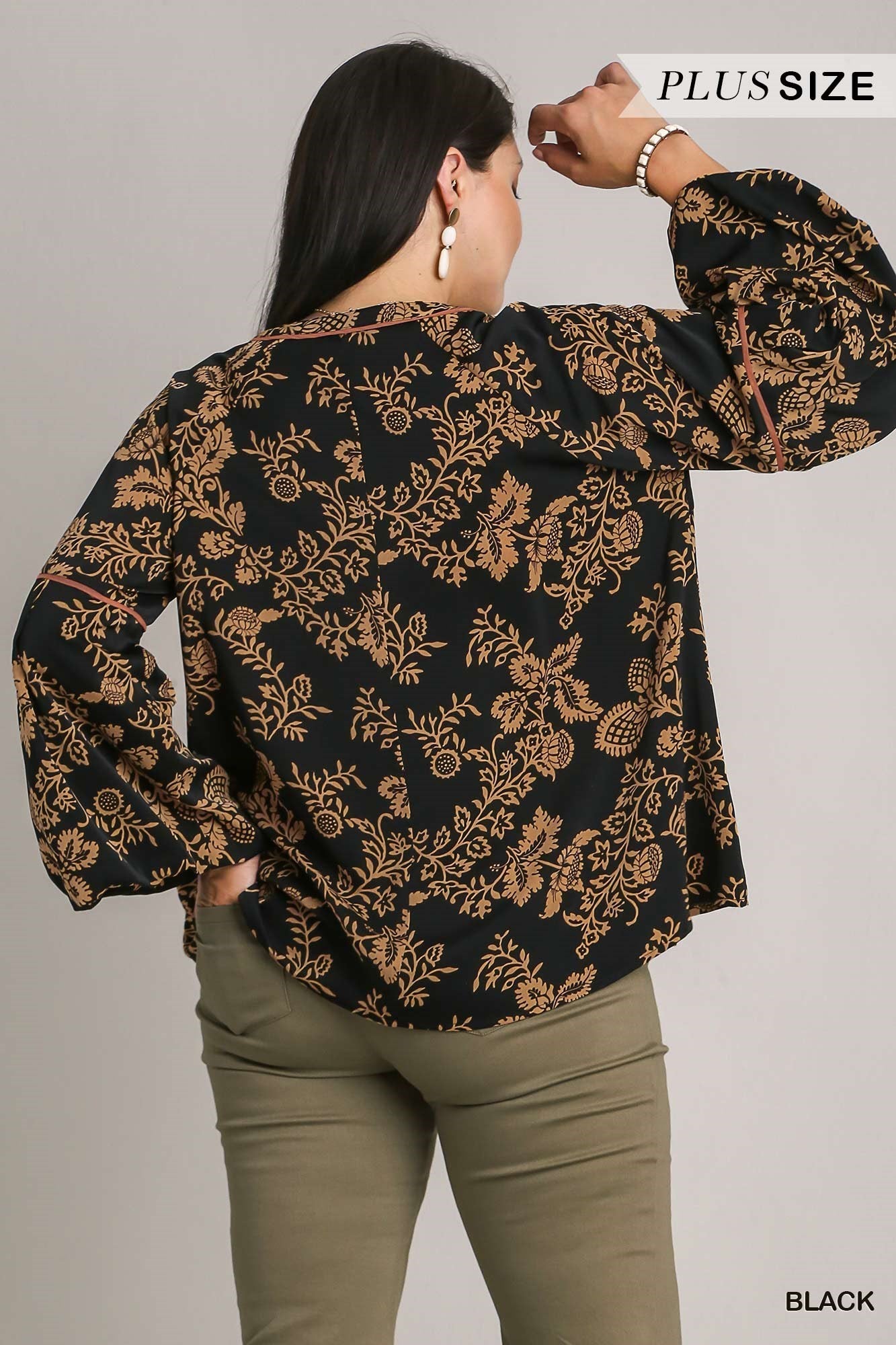 Plus Size V Notch Balloon Sleeve Top