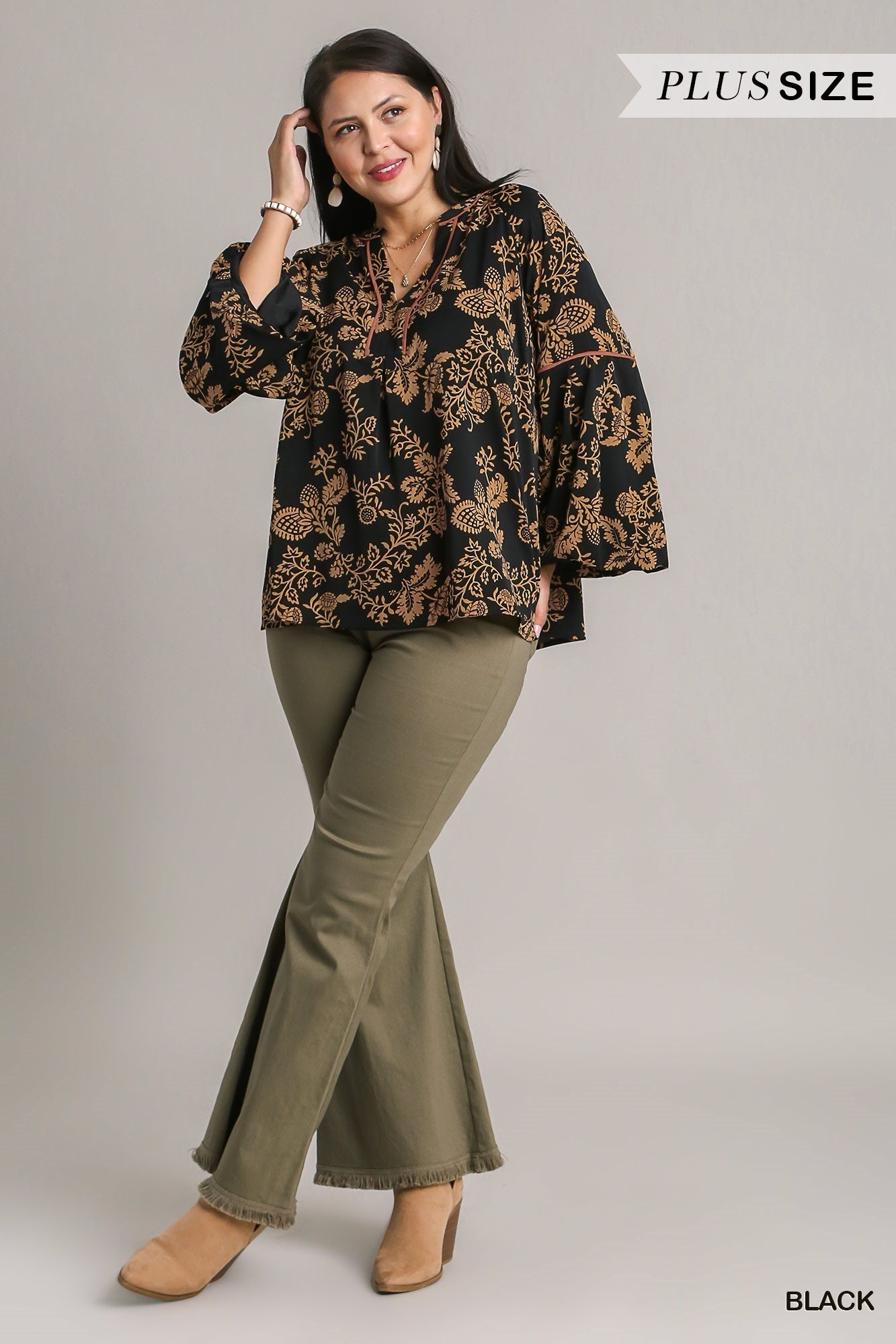 Plus Size V Notch Balloon Sleeve Top