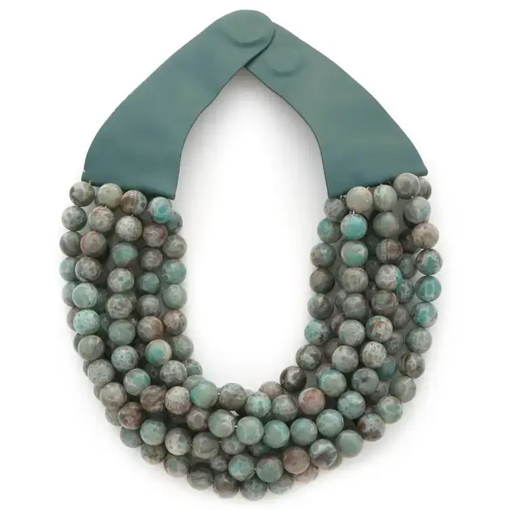 CHUNKY BEADED LAYERED NECKLACE Faux leather neck magnetic