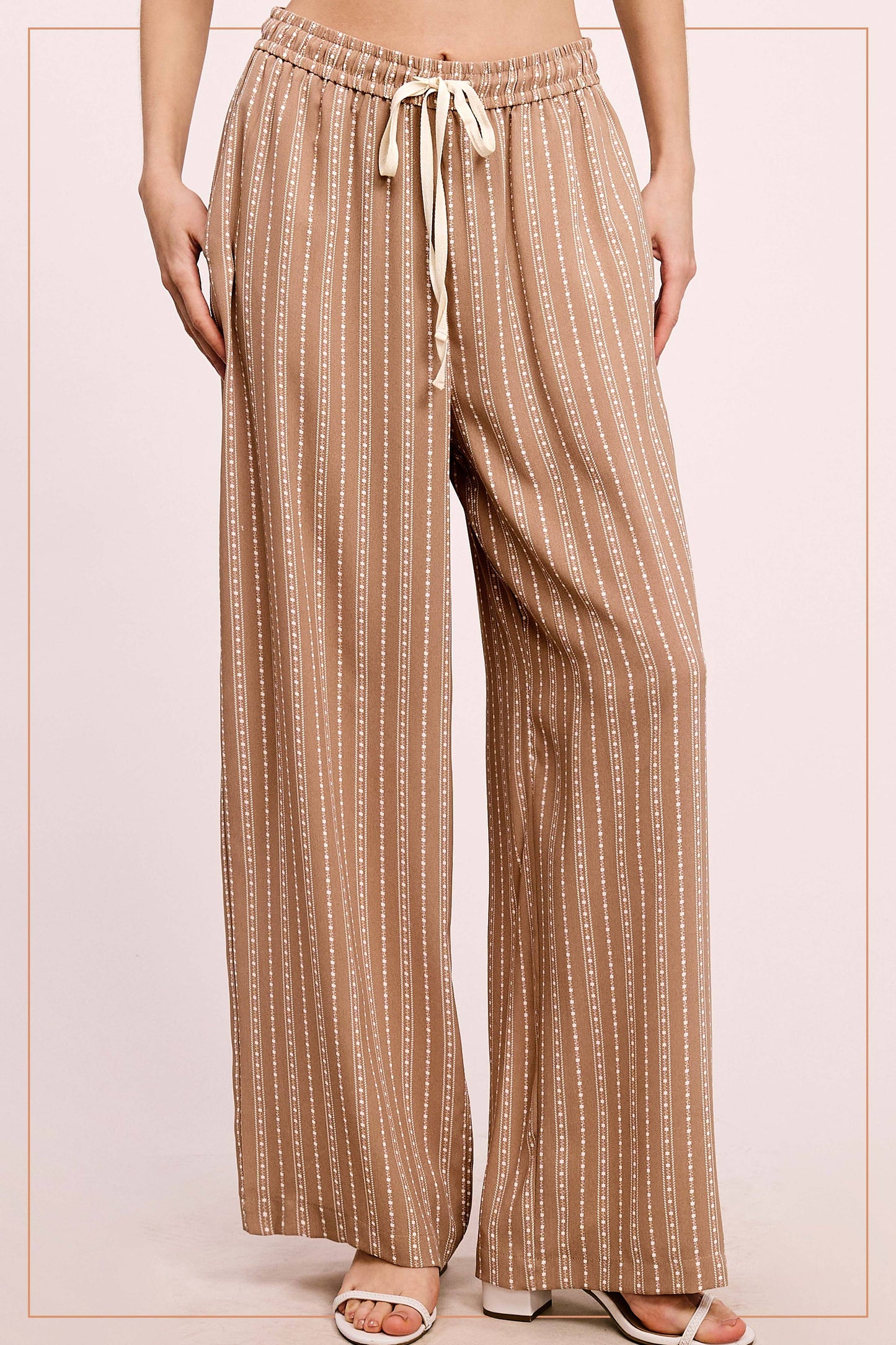 Patterned Design Relaxed Fit Pants With Pockets