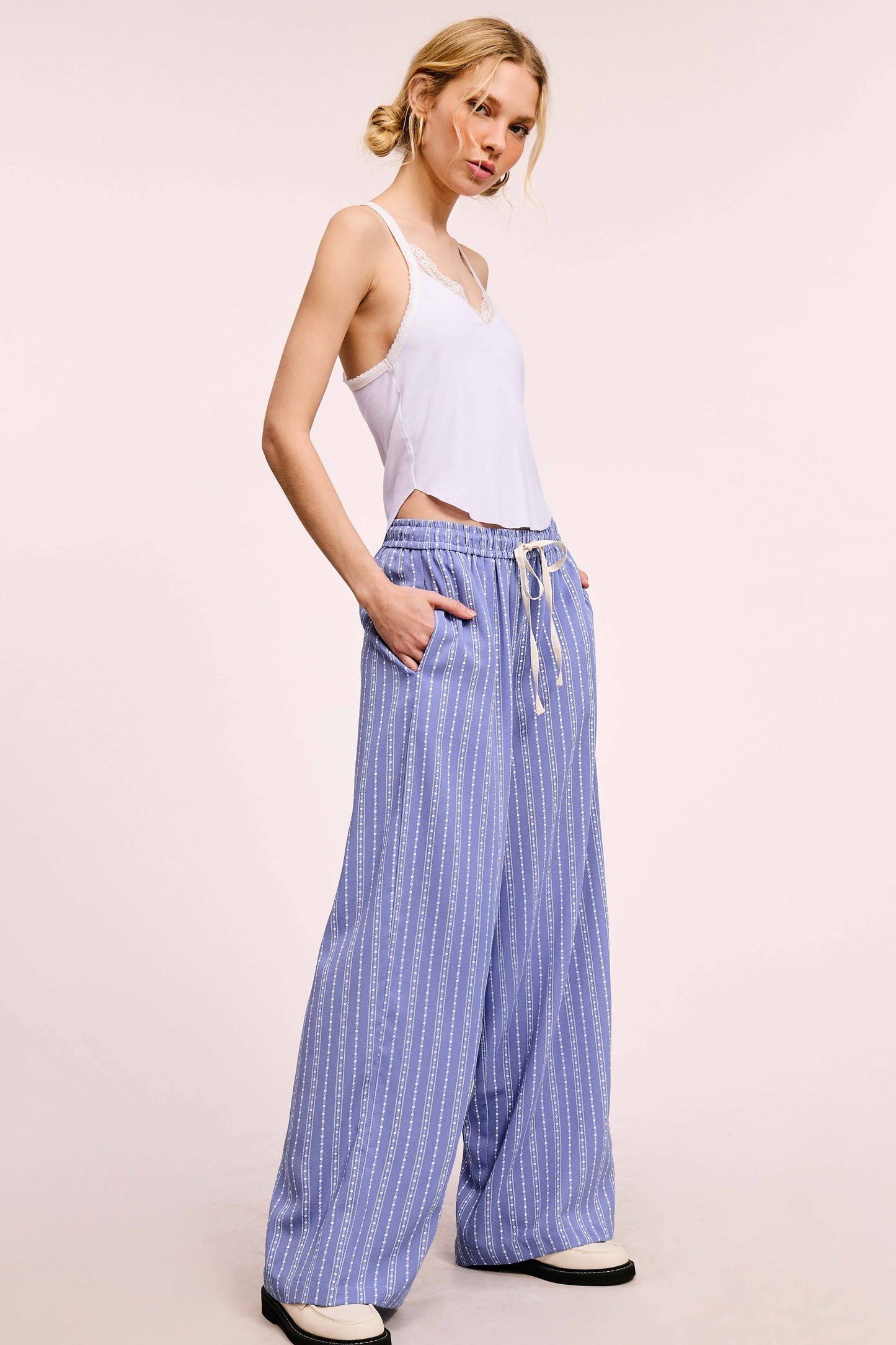 Patterned Design Relaxed Fit Pants With Pockets
