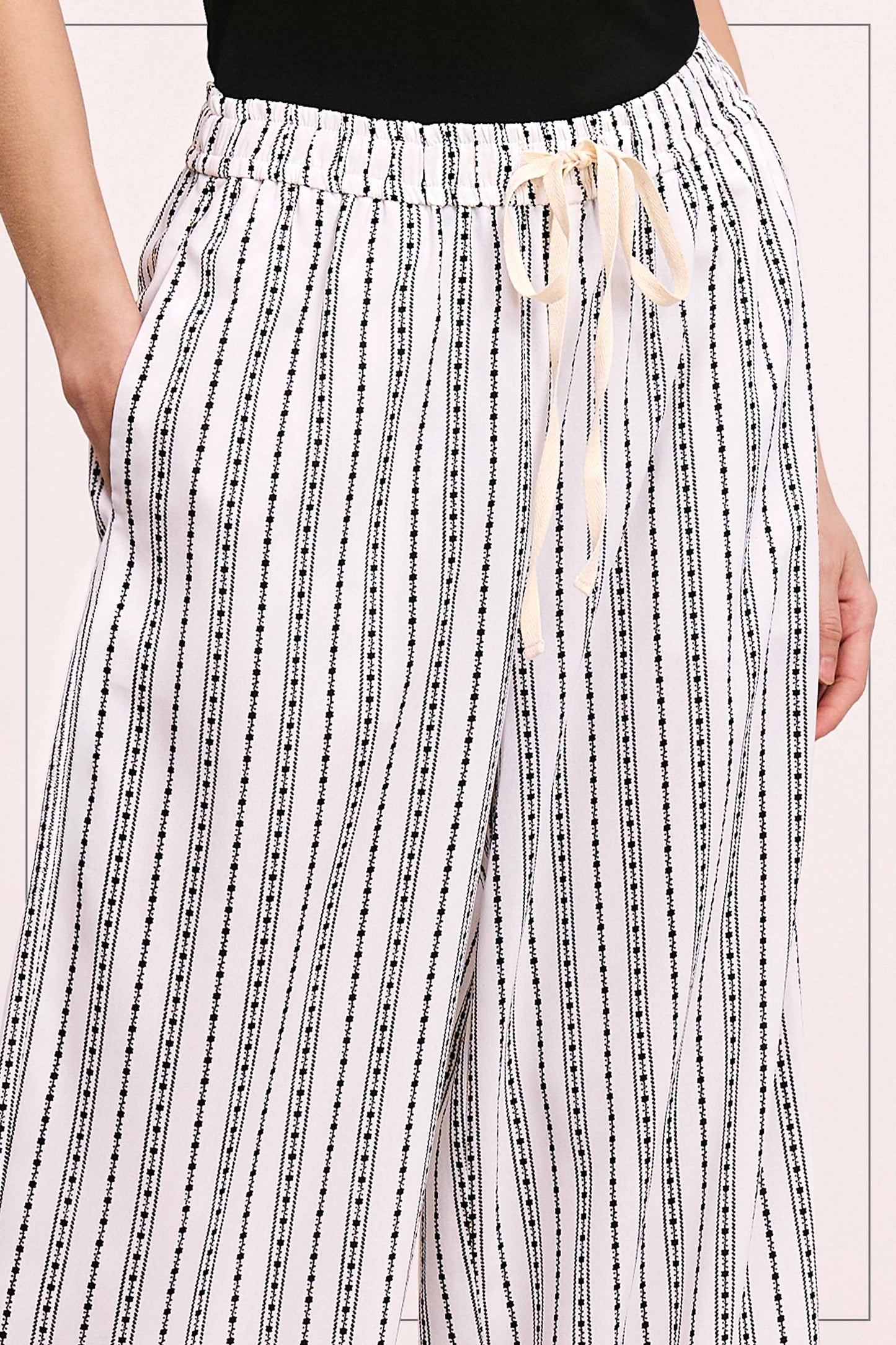 Patterned Design Relaxed Fit Pants With Pockets