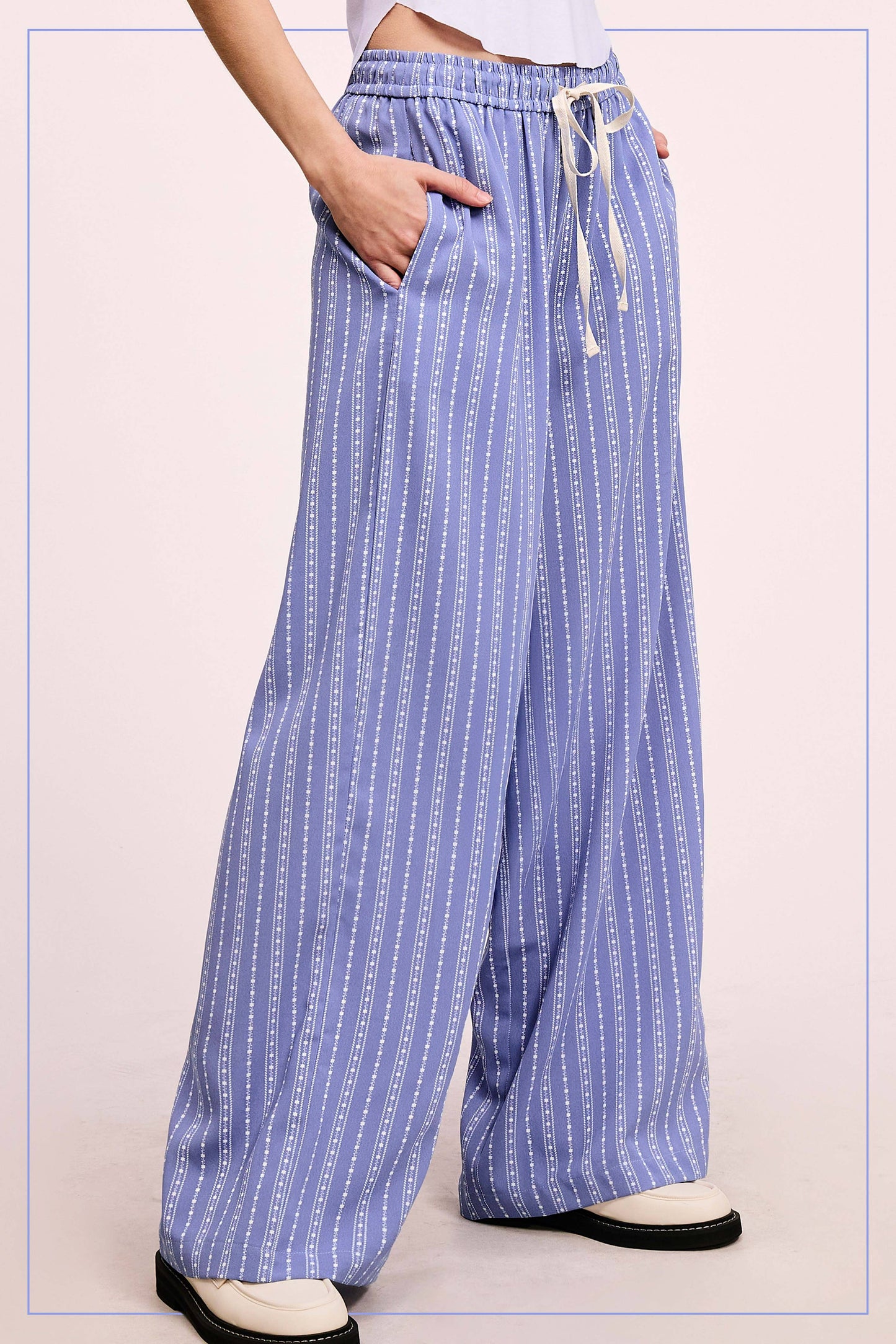 Patterned Design Relaxed Fit Pants With Pockets