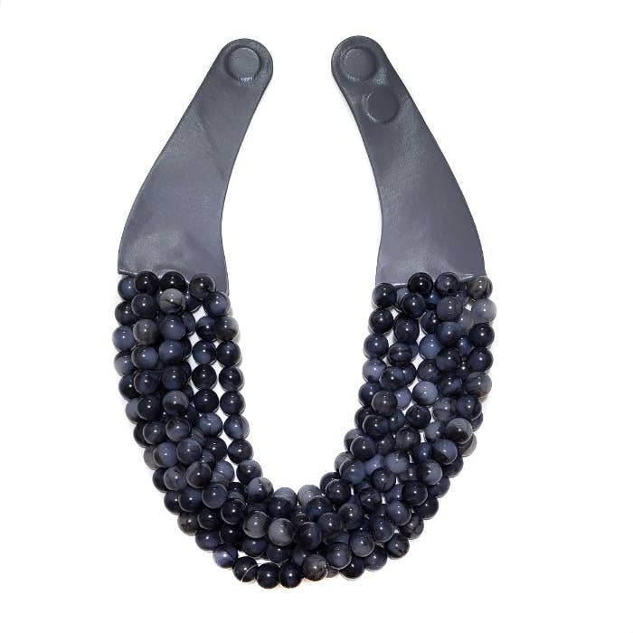 * CHUNKY BEADED LAYERED NECKLACE Magnetic