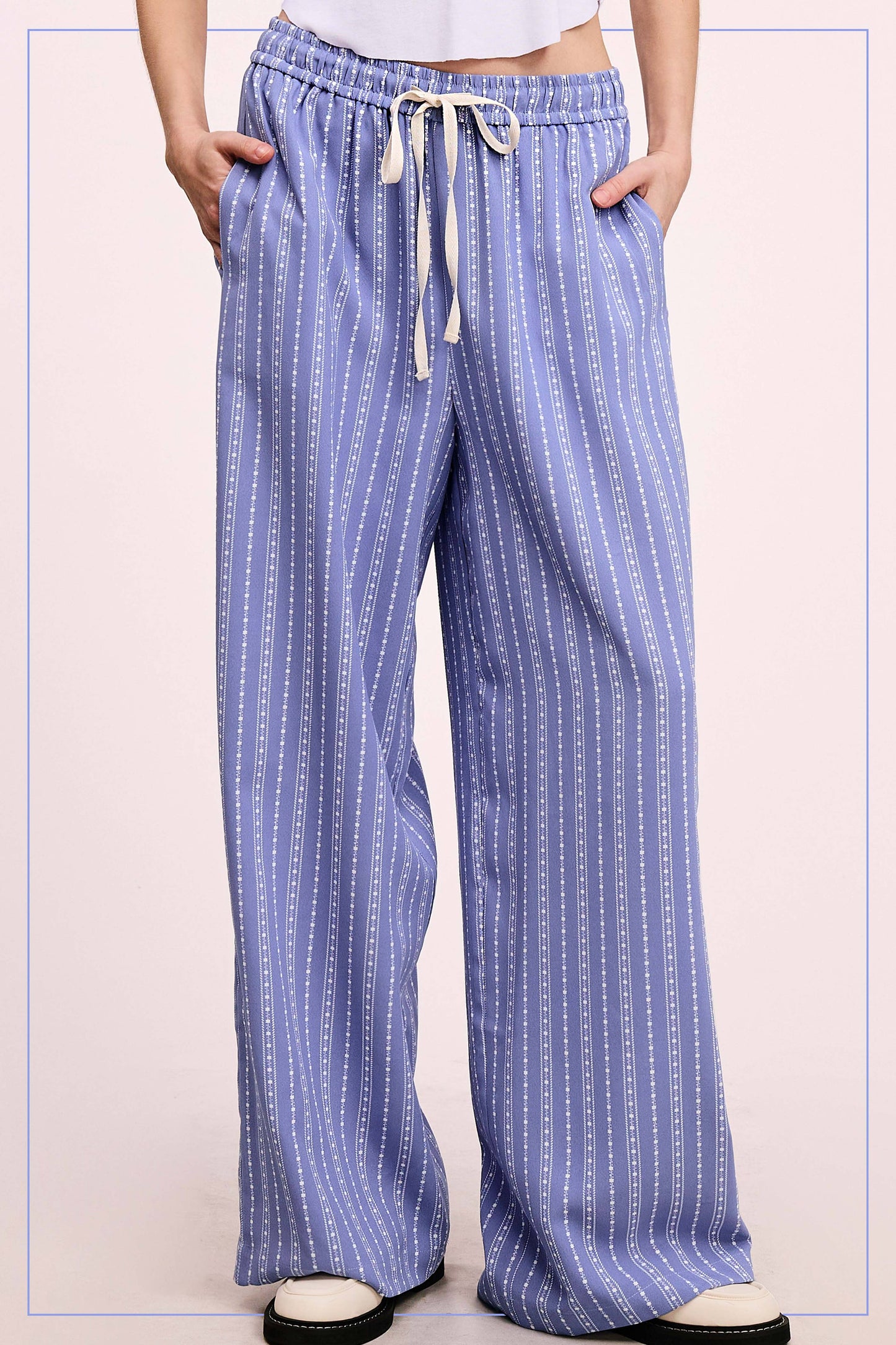 Patterned Design Relaxed Fit Pants With Pockets
