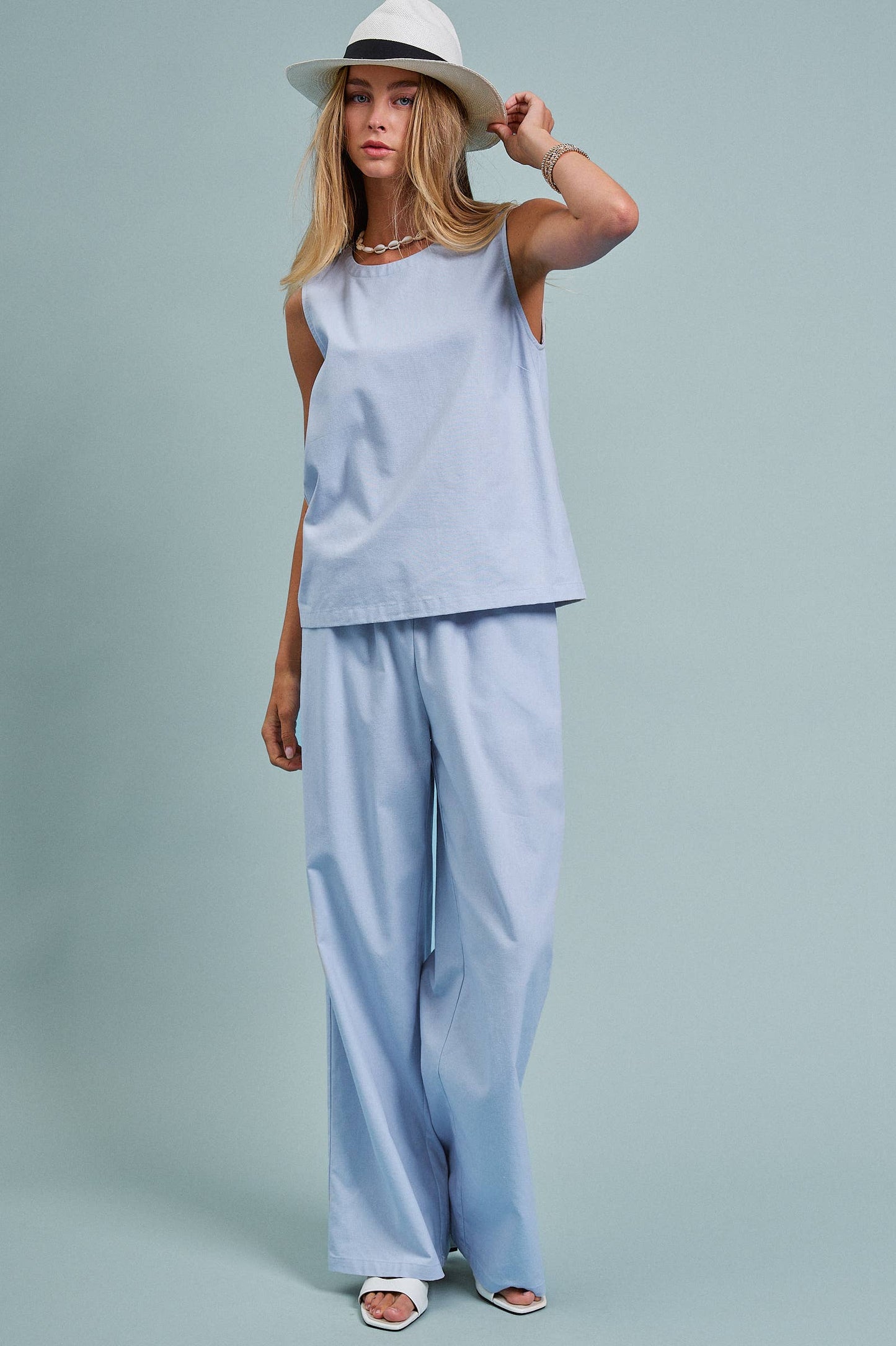 Minimalist Keyhole Back Linen Sleeveless Top