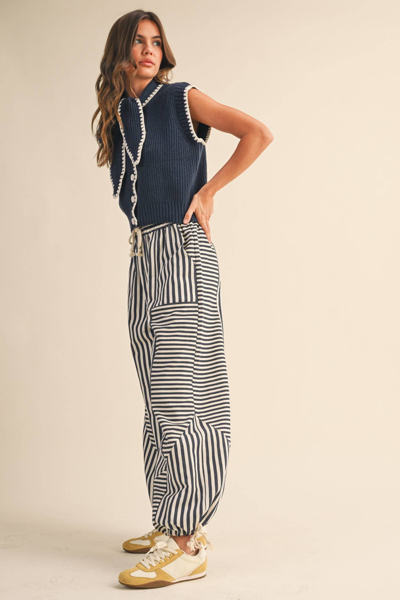 TIE NECK SWEATER VEST WITH CONTRAST BLANKET STITCH MSW11059