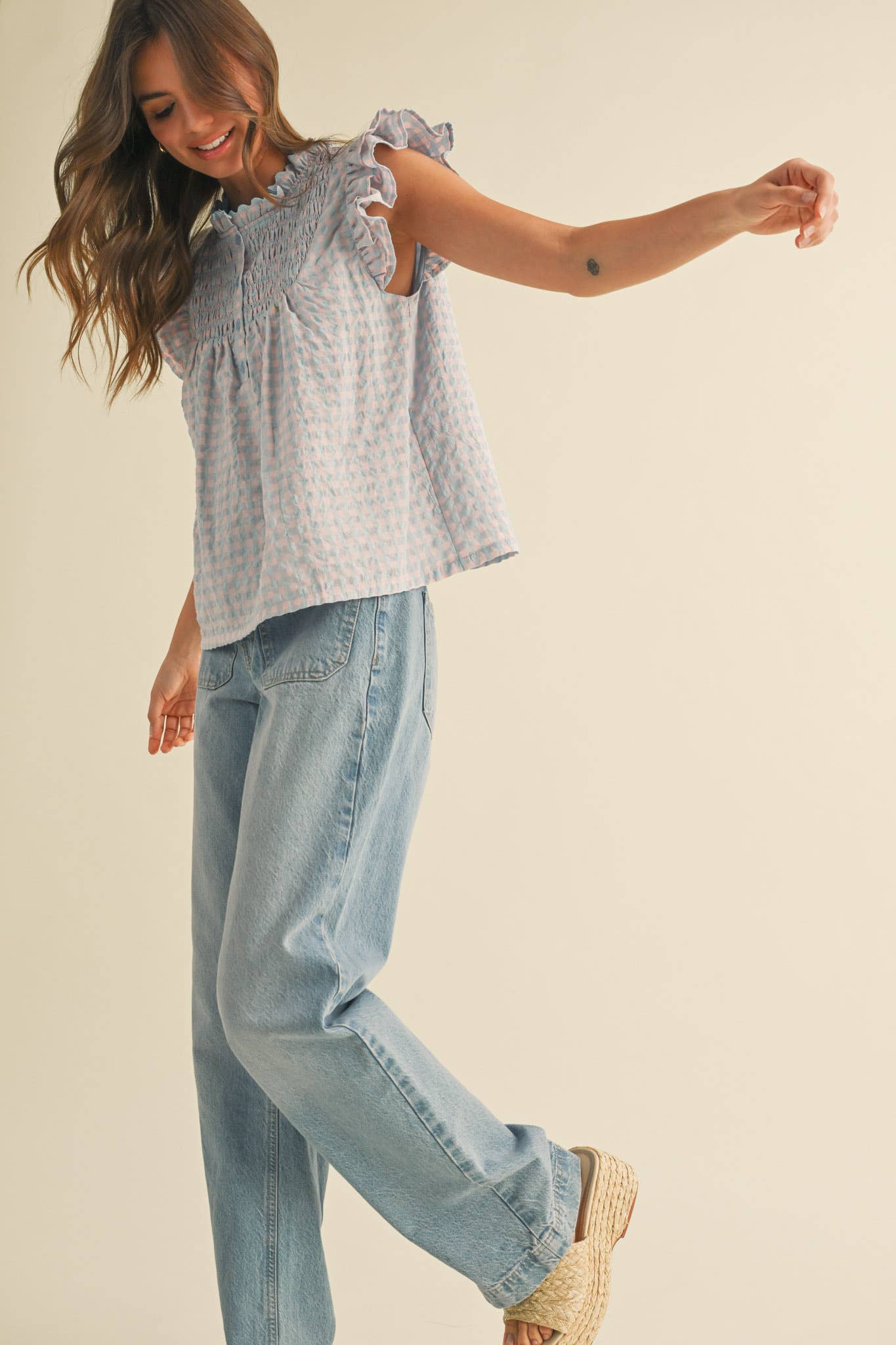 GINGHAM FLUTTER SLEEVE TOP