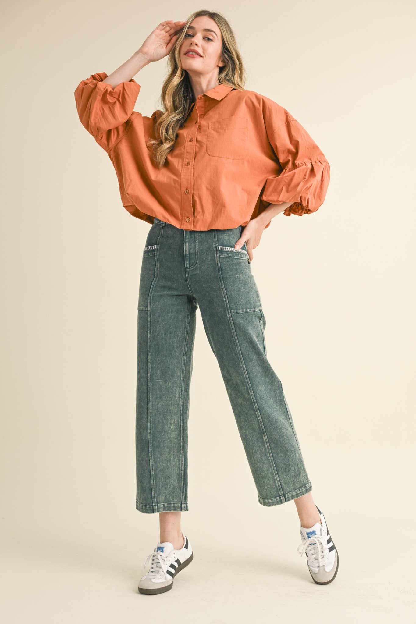 BUTTON DOWN BUBBLE SLEEVE TOP