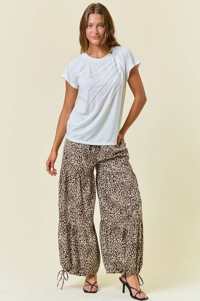 SHORT SLEEVE ASYMMETRICAL DART DETAILED TOP