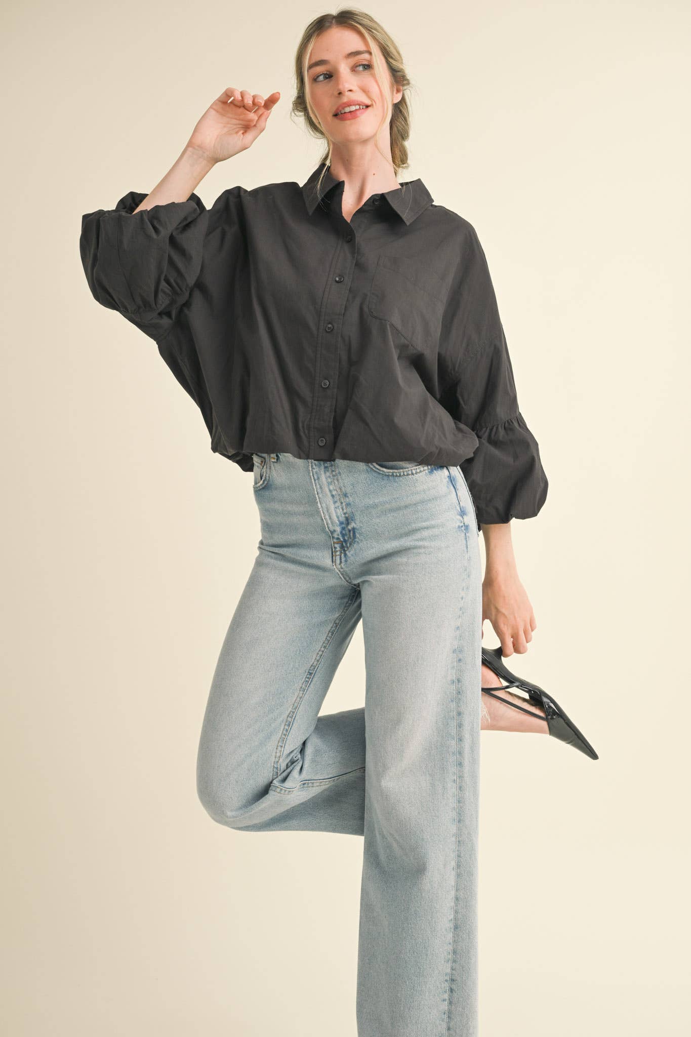 BUTTON DOWN BUBBLE SLEEVE TOP