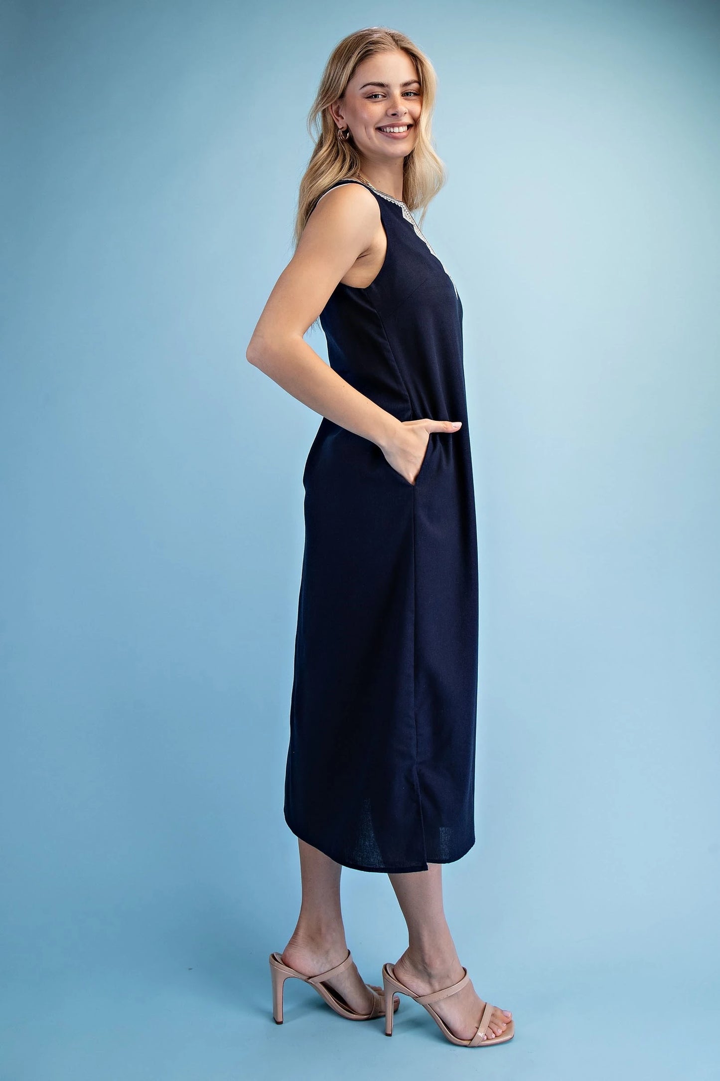 Linen V-Neck Sleeveless Midi Dress