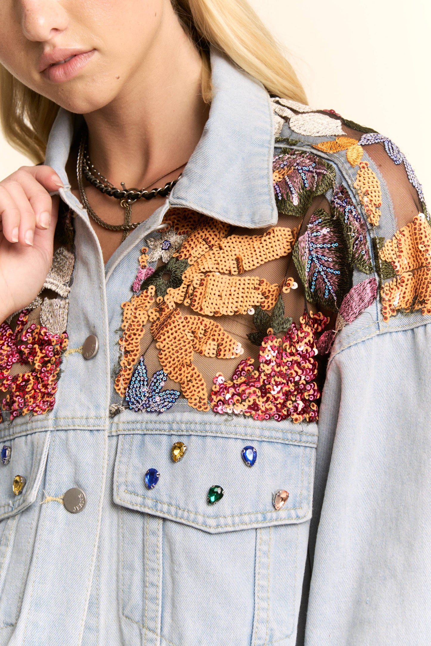LIGHT WASH DENIM JACKET