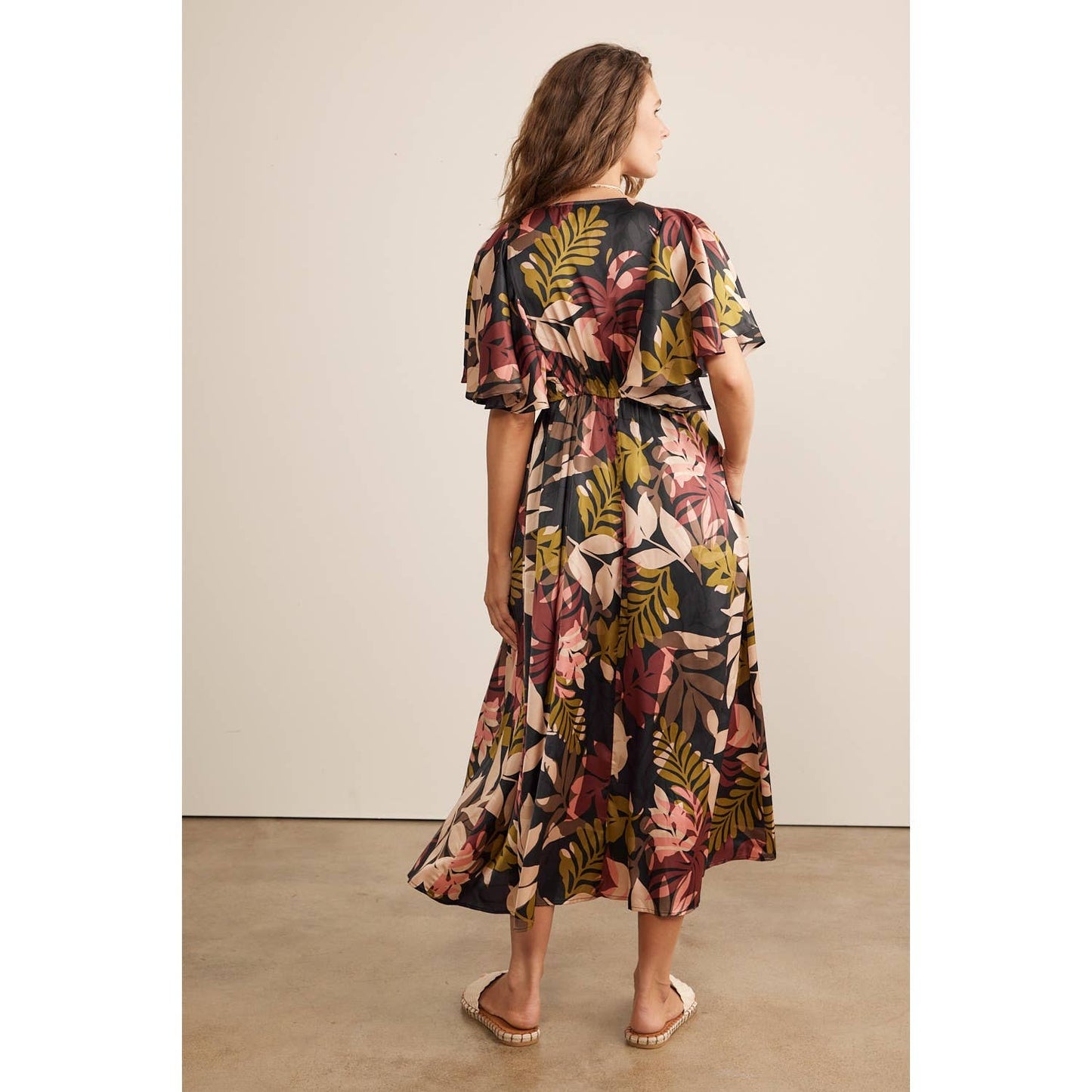 TROPICAL PRINT FLUTTER SLEEVES SATIN MIDI DRESS