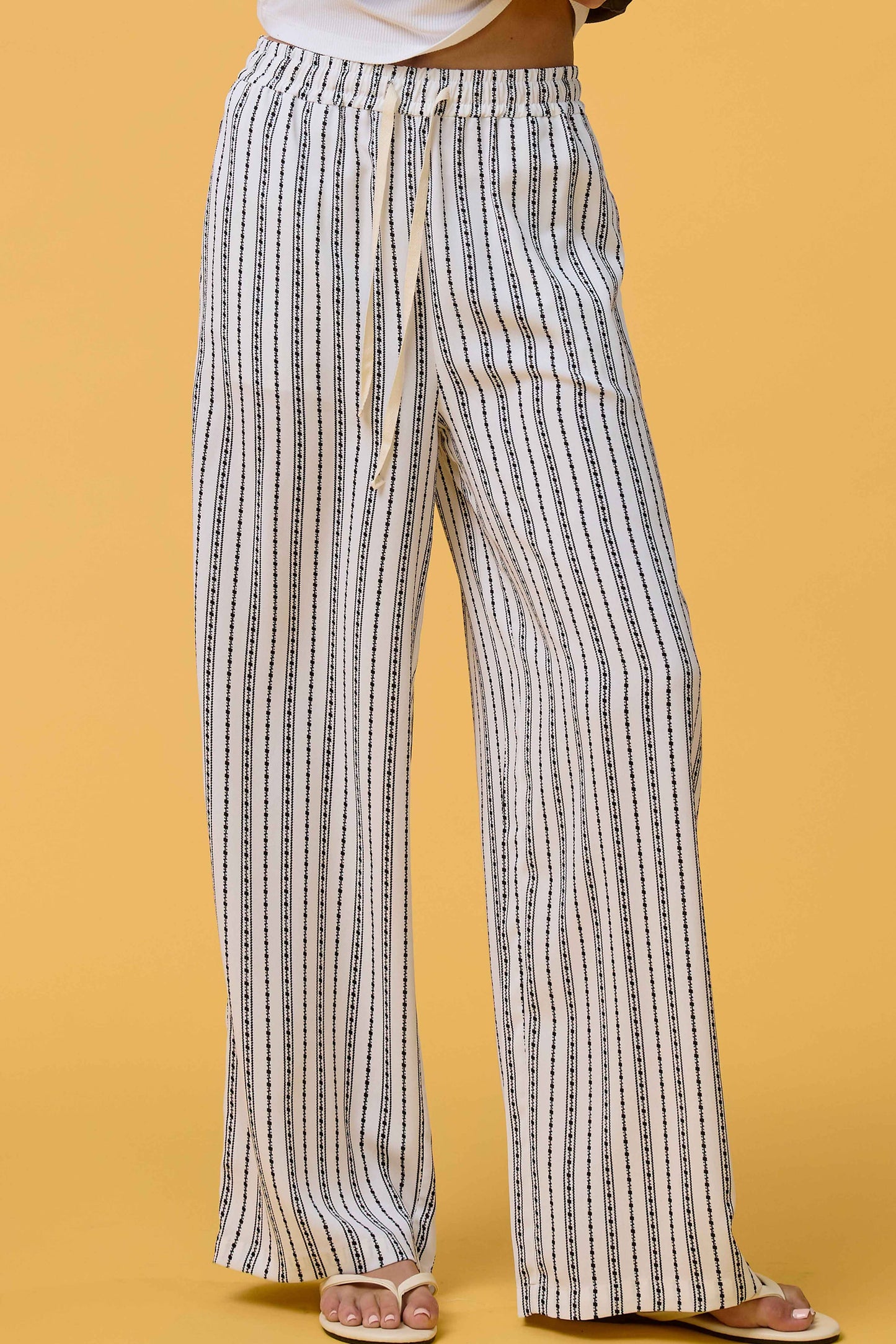 Patterned Design Relaxed Fit Pants With Pockets