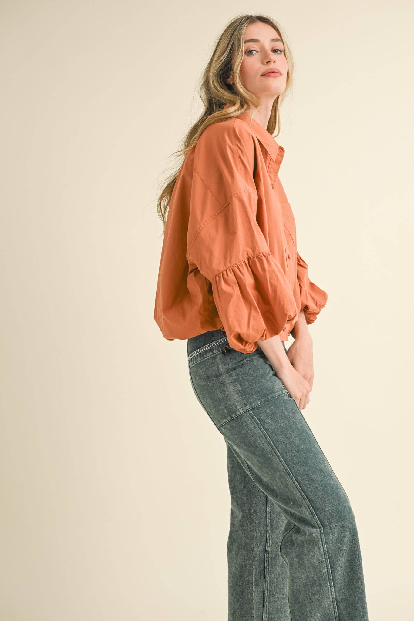 BUTTON DOWN BUBBLE SLEEVE TOP