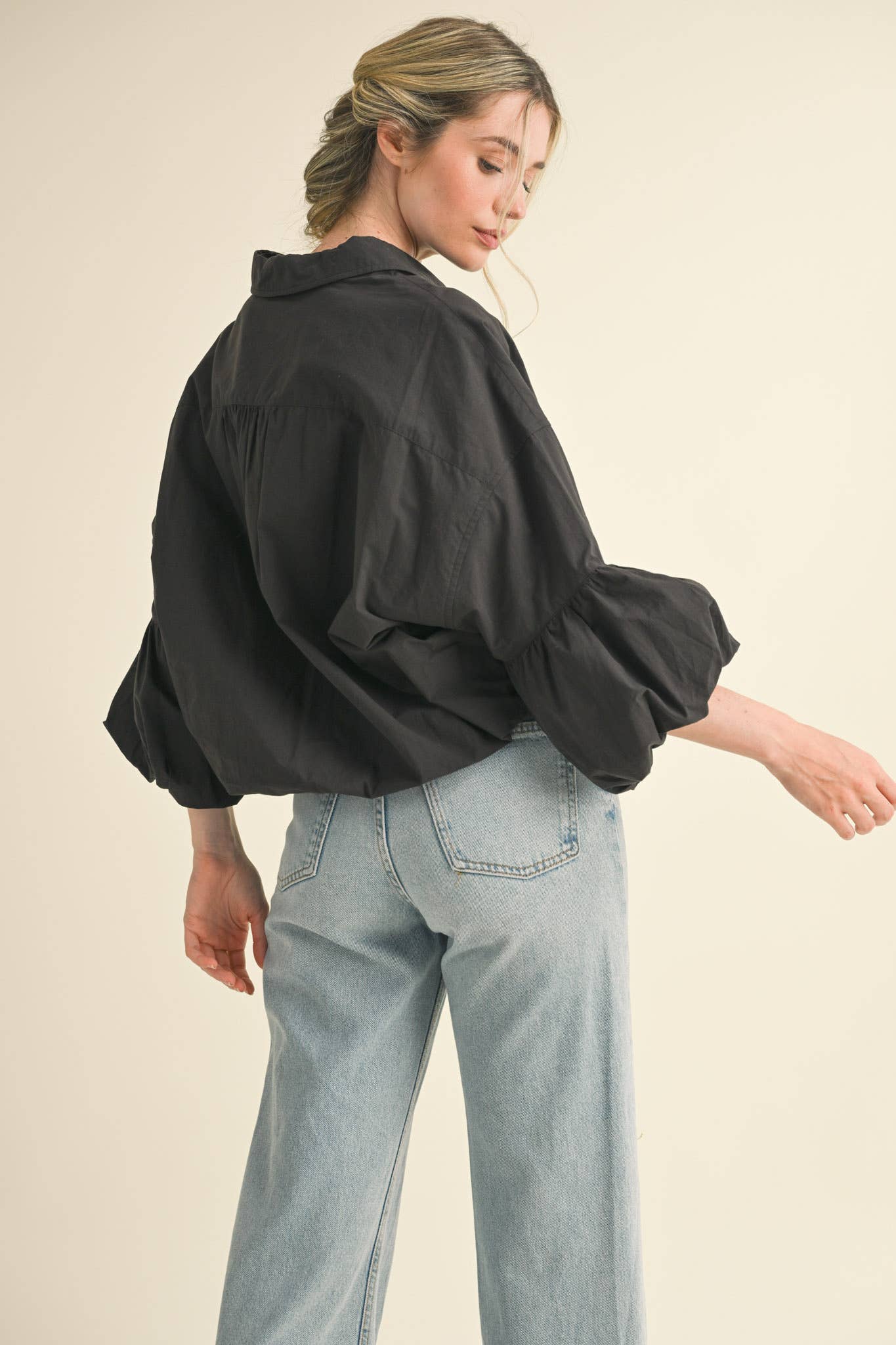BUTTON DOWN BUBBLE SLEEVE TOP