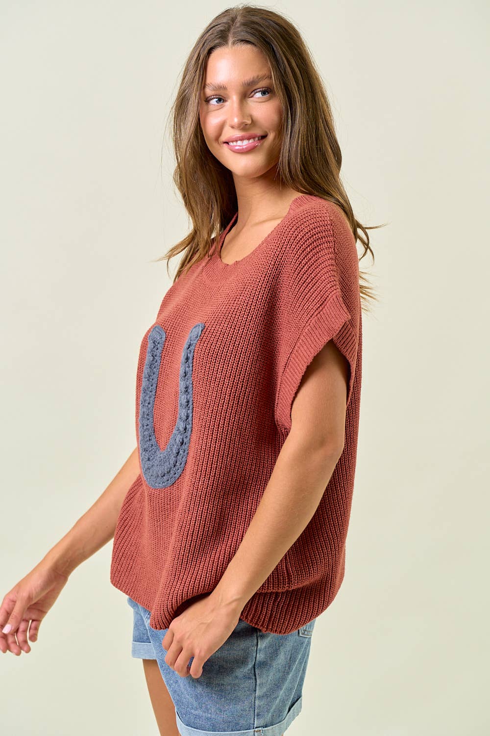 HORSESHOE RIBBED SWEATER VEST