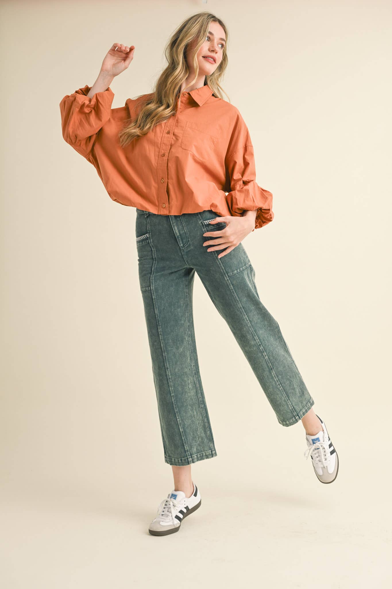 BUTTON DOWN BUBBLE SLEEVE TOP