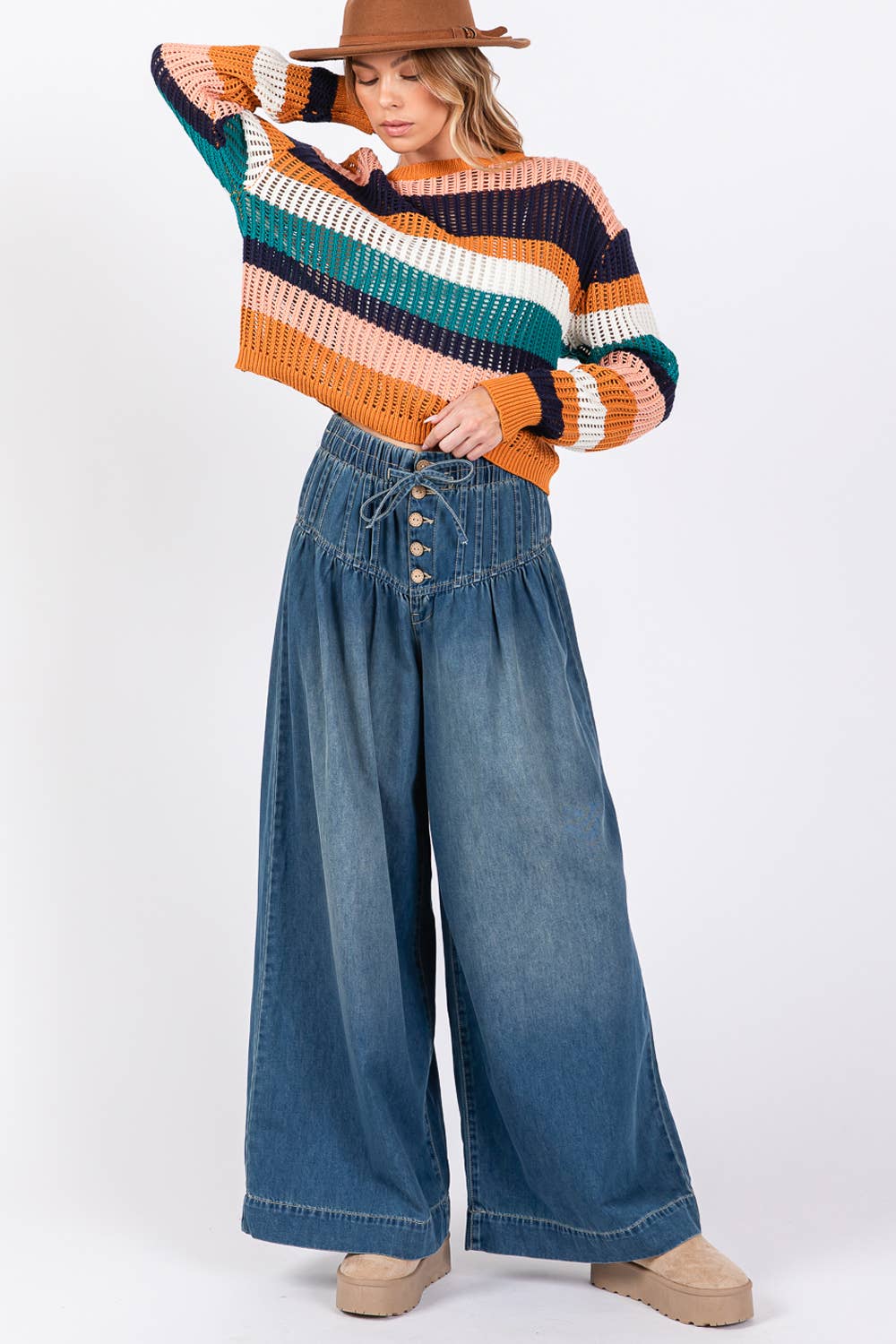 MID-RISE LOOSE WIDE LEG PULL-ON JEANS