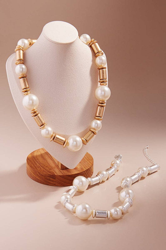 PEARL WITH VINTAGE METAL NECKLACE