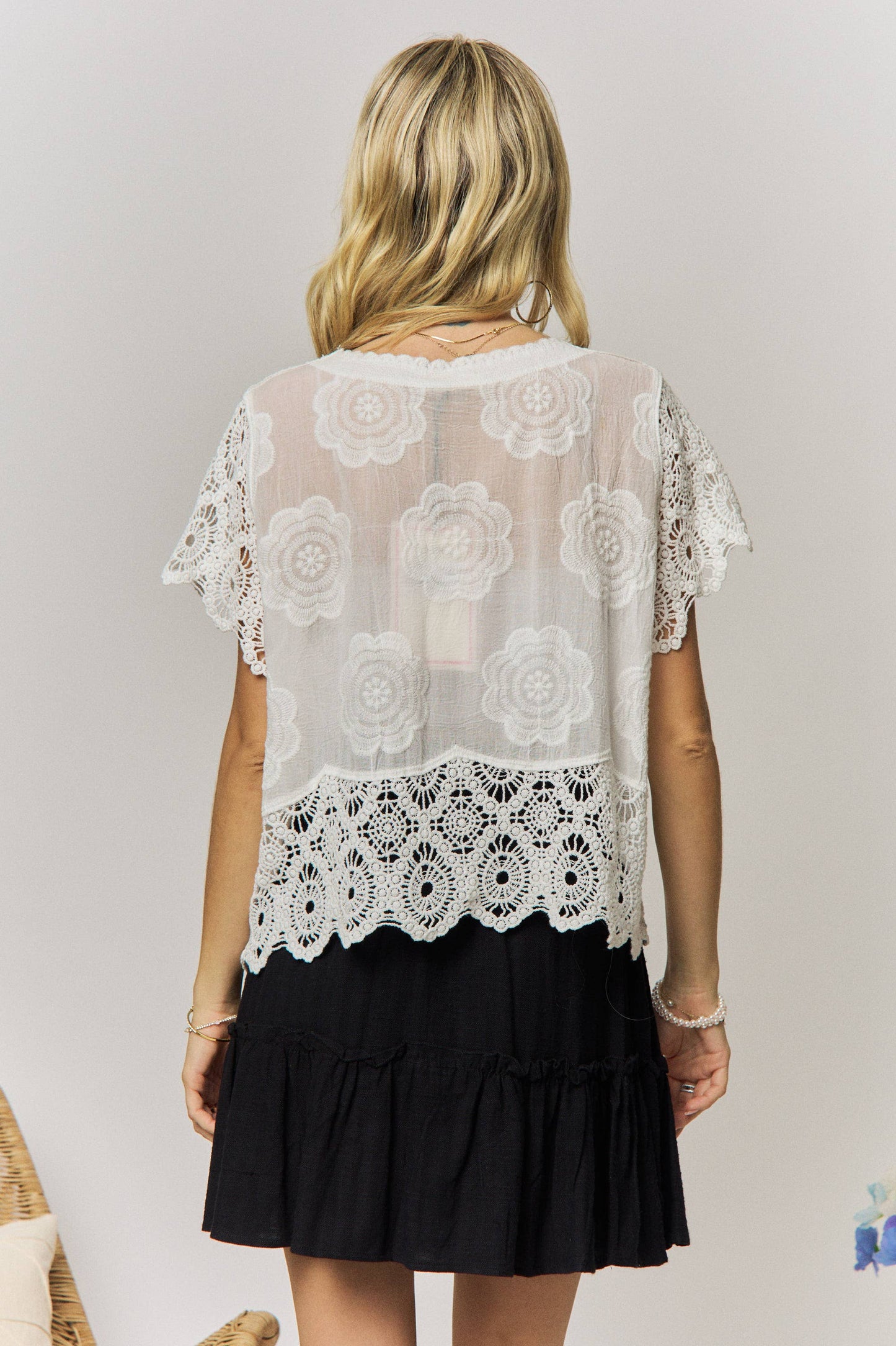 LACE SLEEVE COTTON TOP