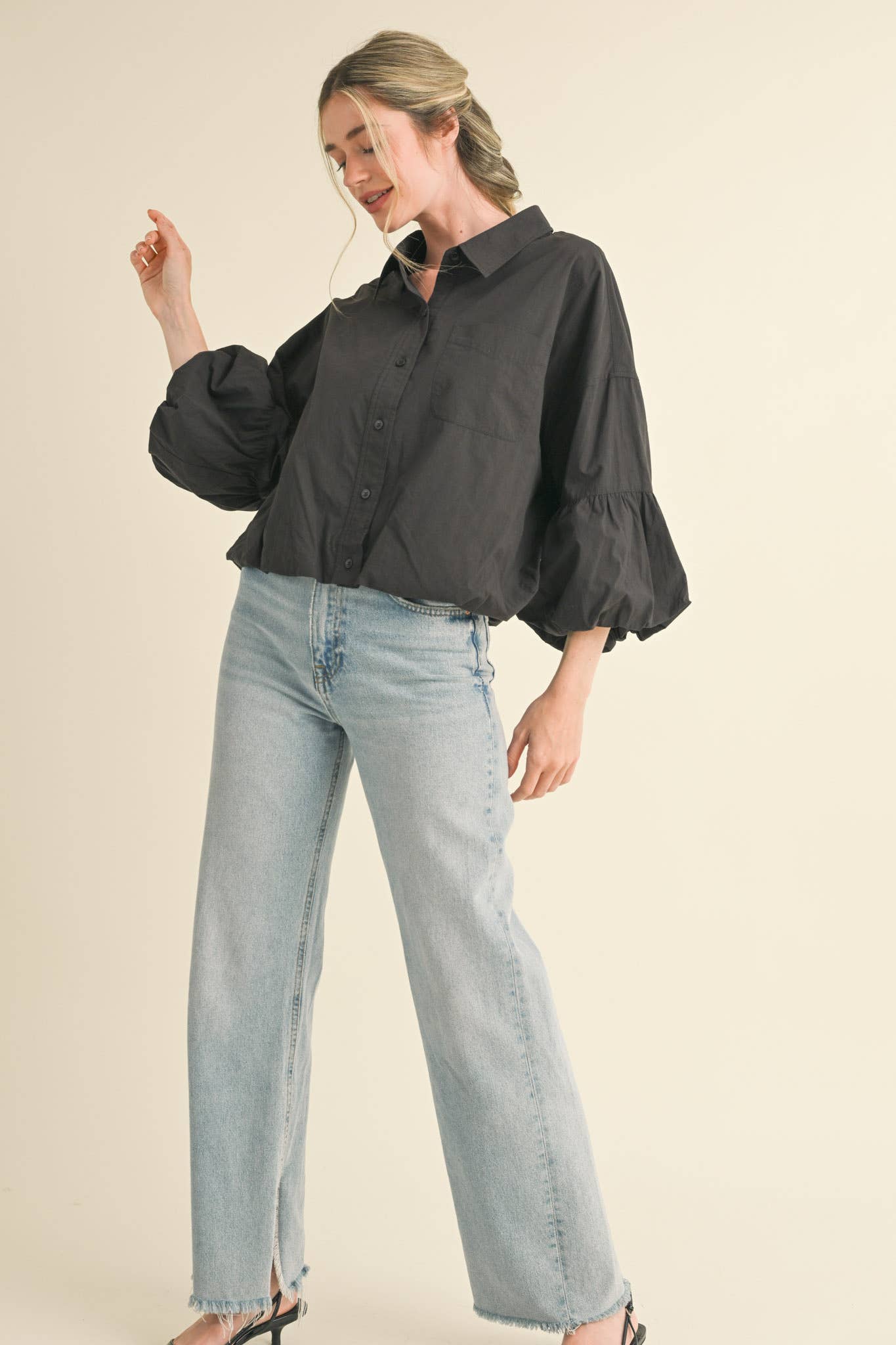 BUTTON DOWN BUBBLE SLEEVE TOP