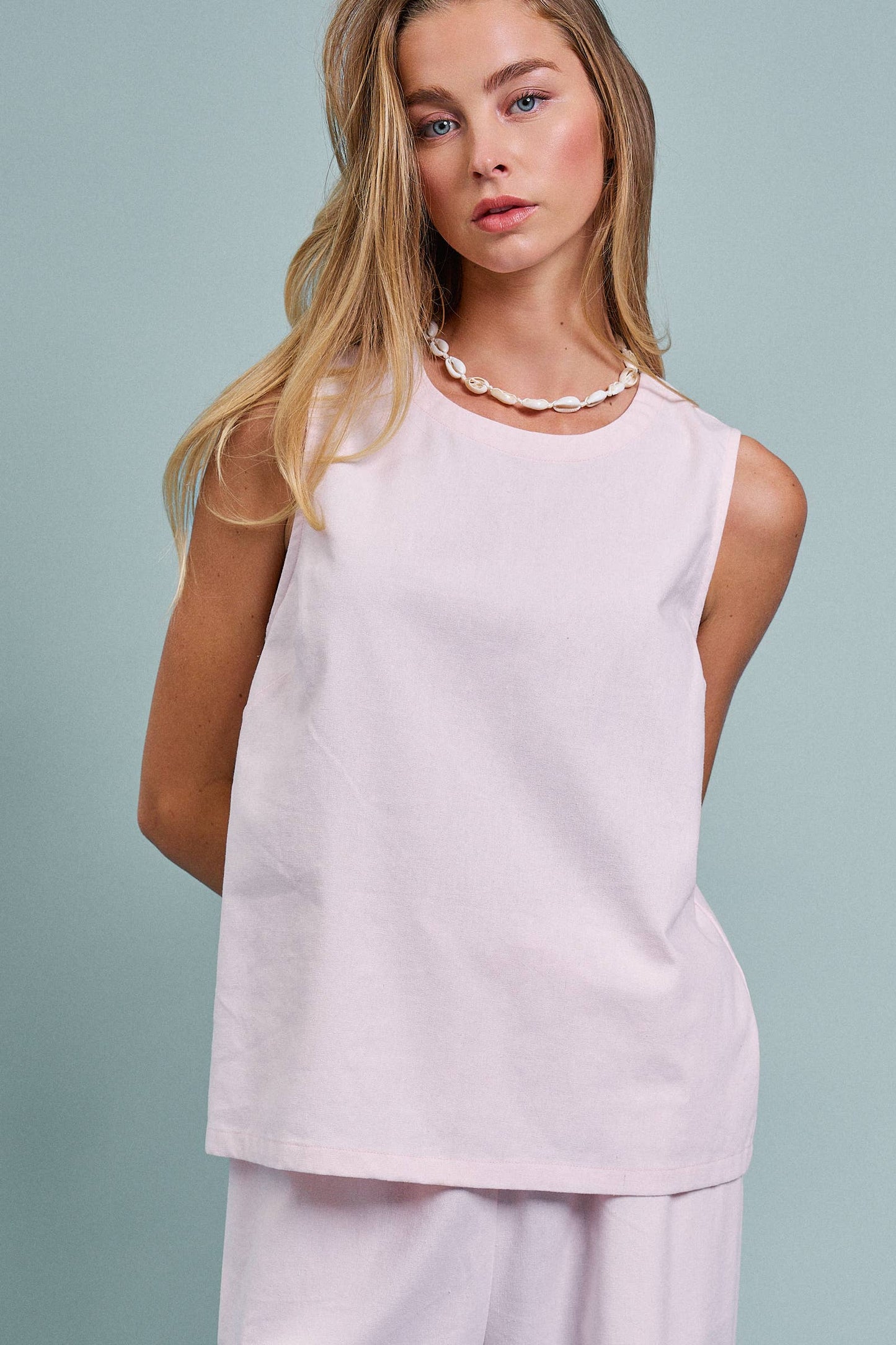 Minimalist Keyhole Back Linen Sleeveless Top
