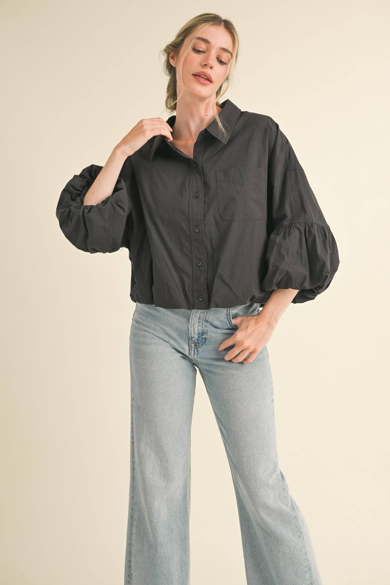 BUTTON DOWN BUBBLE SLEEVE TOP