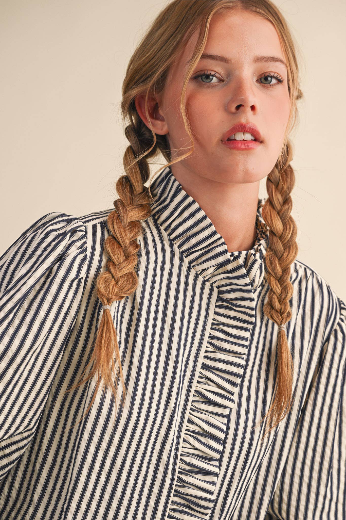 STRIPED RUFFLED BUTTON DOWN
