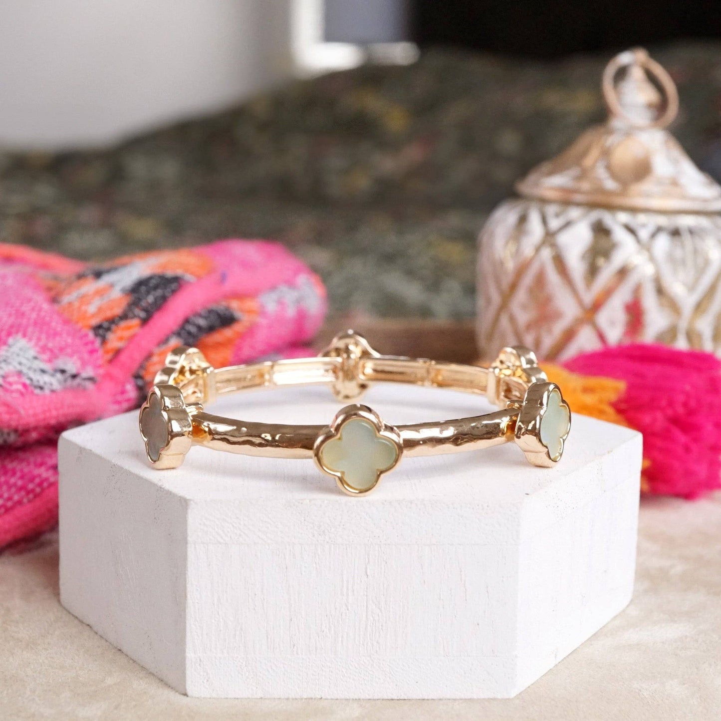 Clover Stretchy Bangle Bracelet – White,