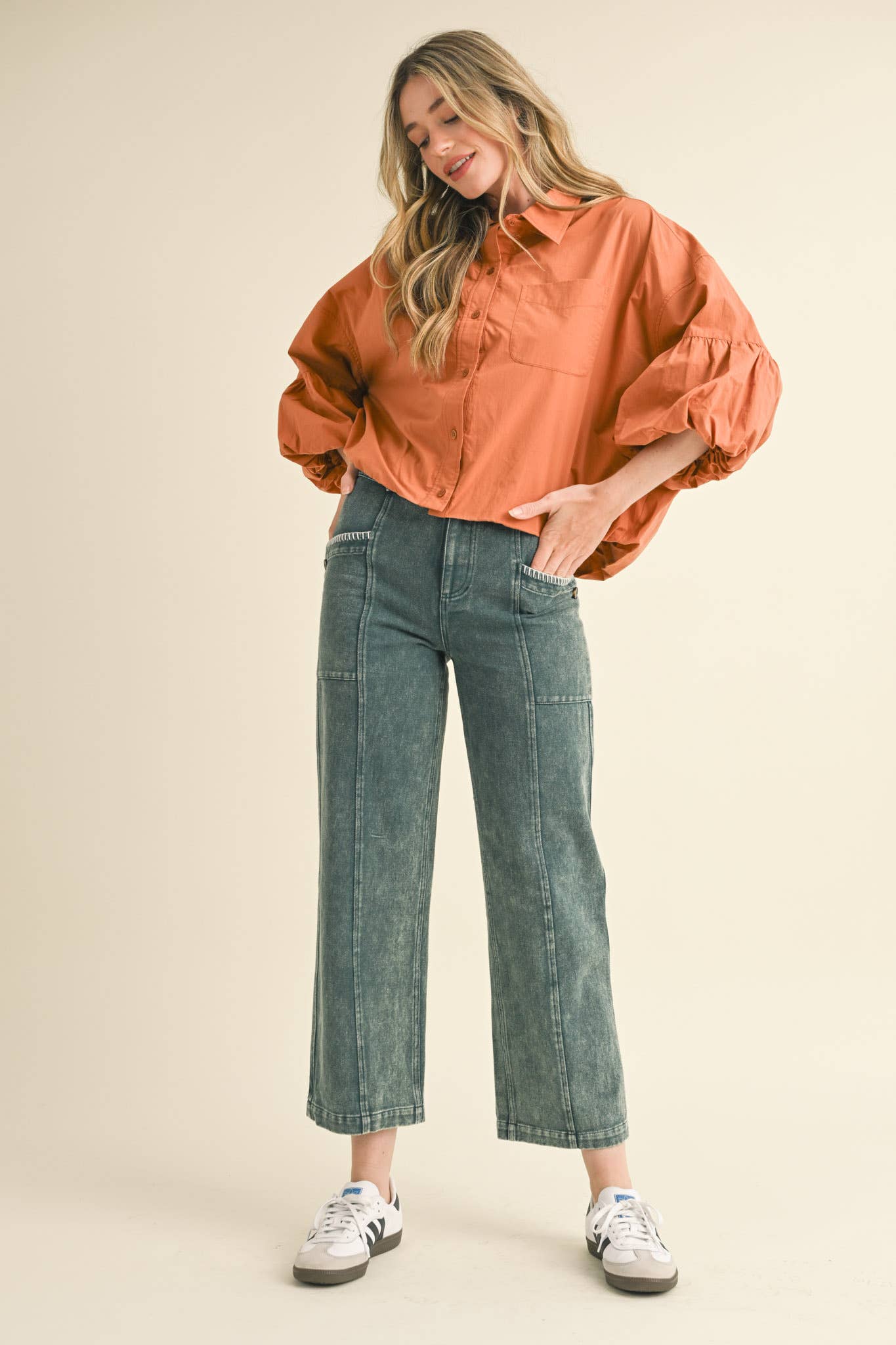 BUTTON DOWN BUBBLE SLEEVE TOP
