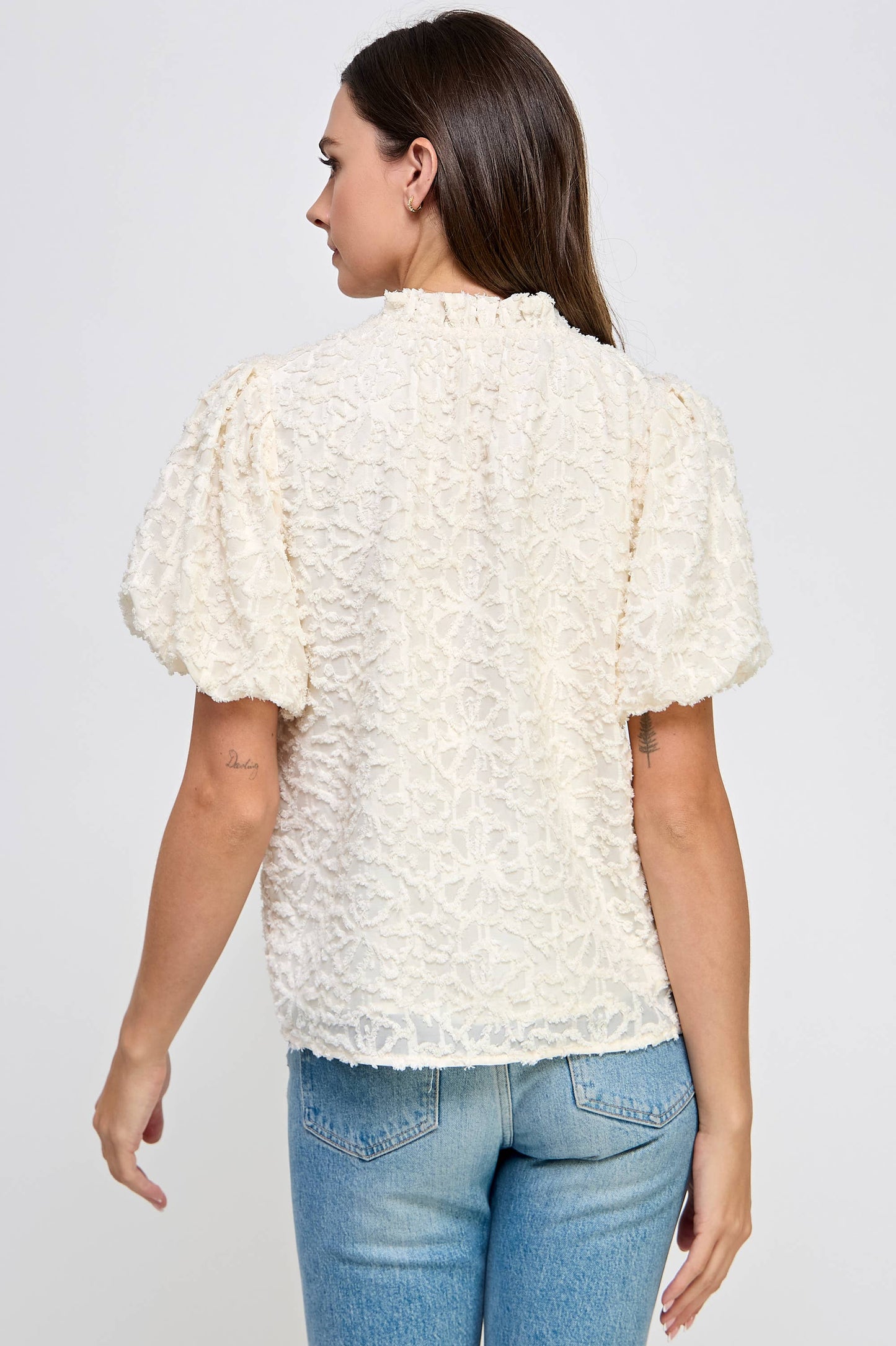 V-NECK PUFF SLEEVE LACE TOP CREAM