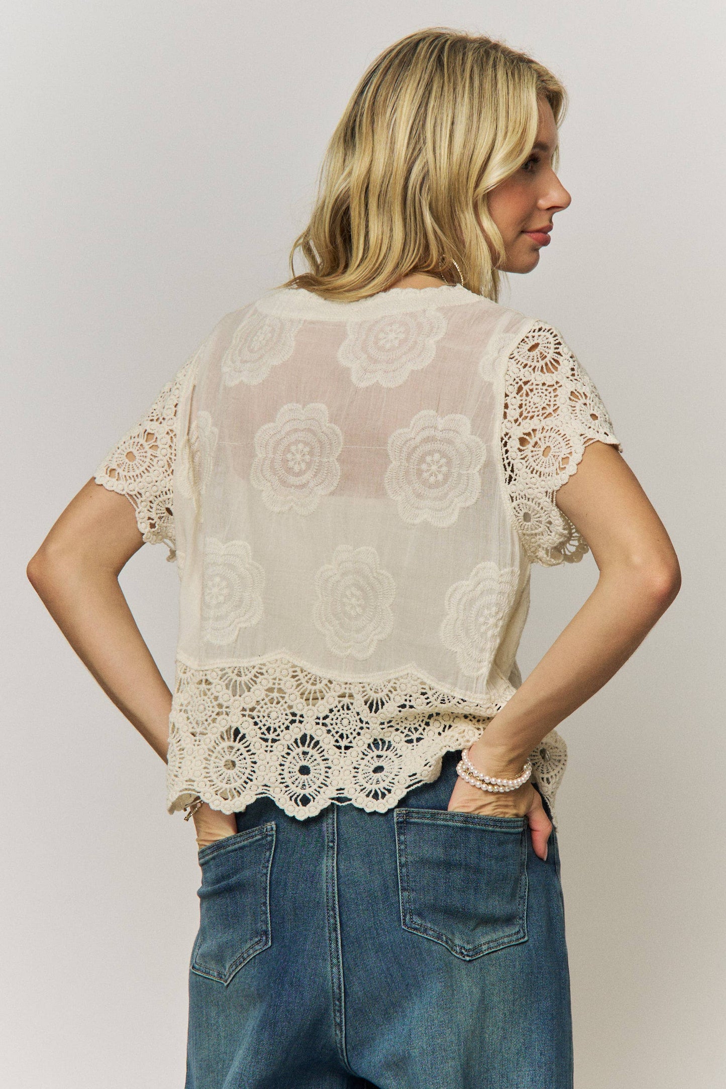 LACE SLEEVE COTTON TOP