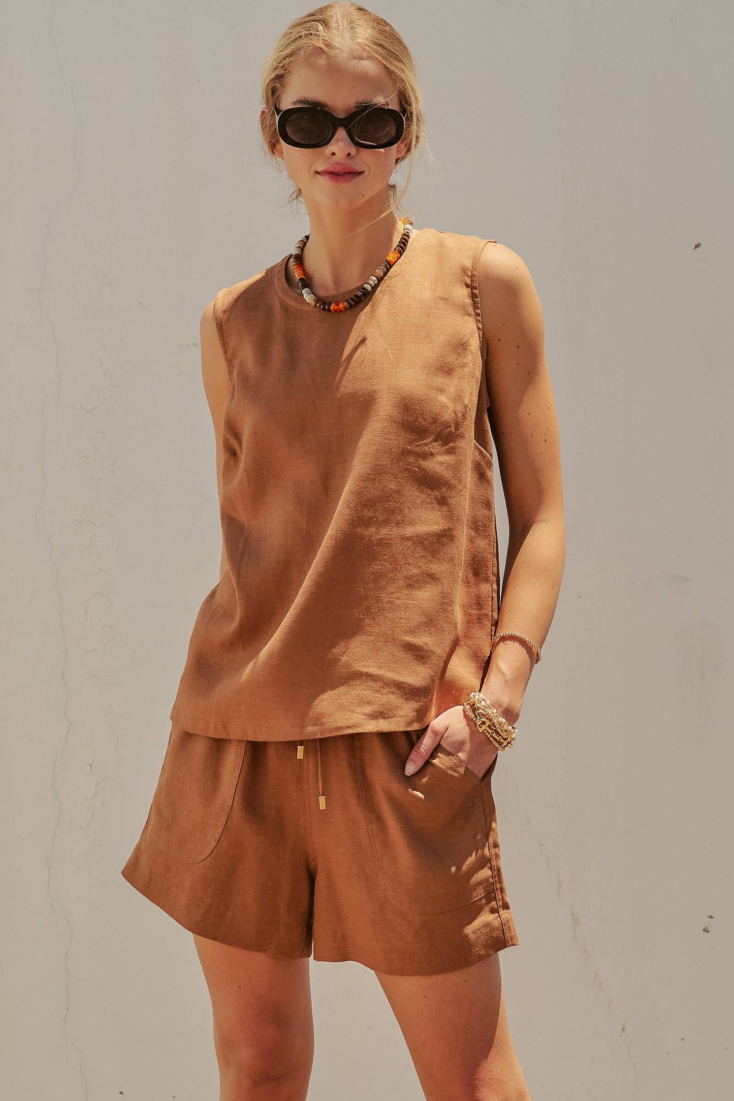 Minimalist Keyhole Back Linen Sleeveless Top