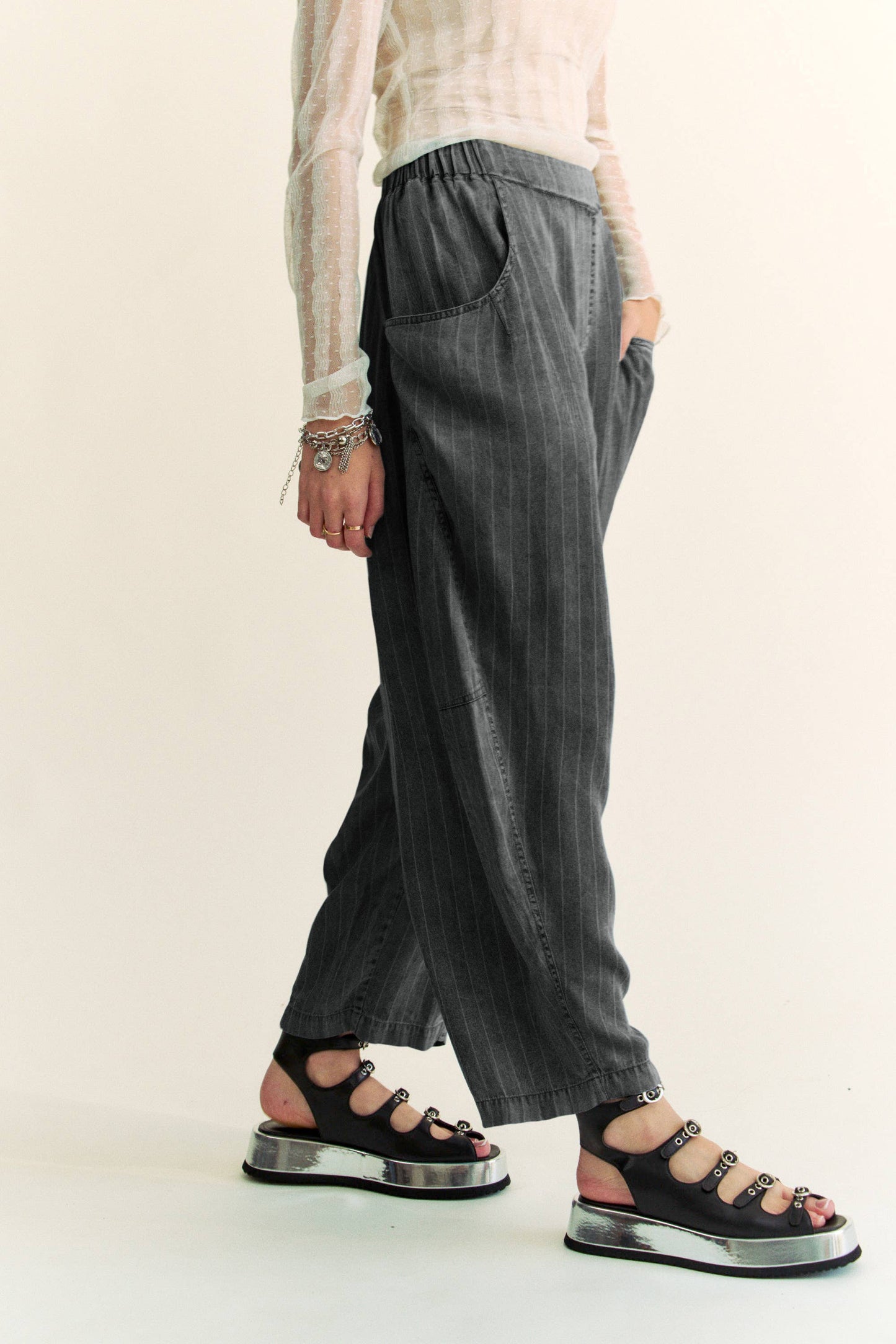 HIGH WAIST TENCEL DENIM BARREL PANTS