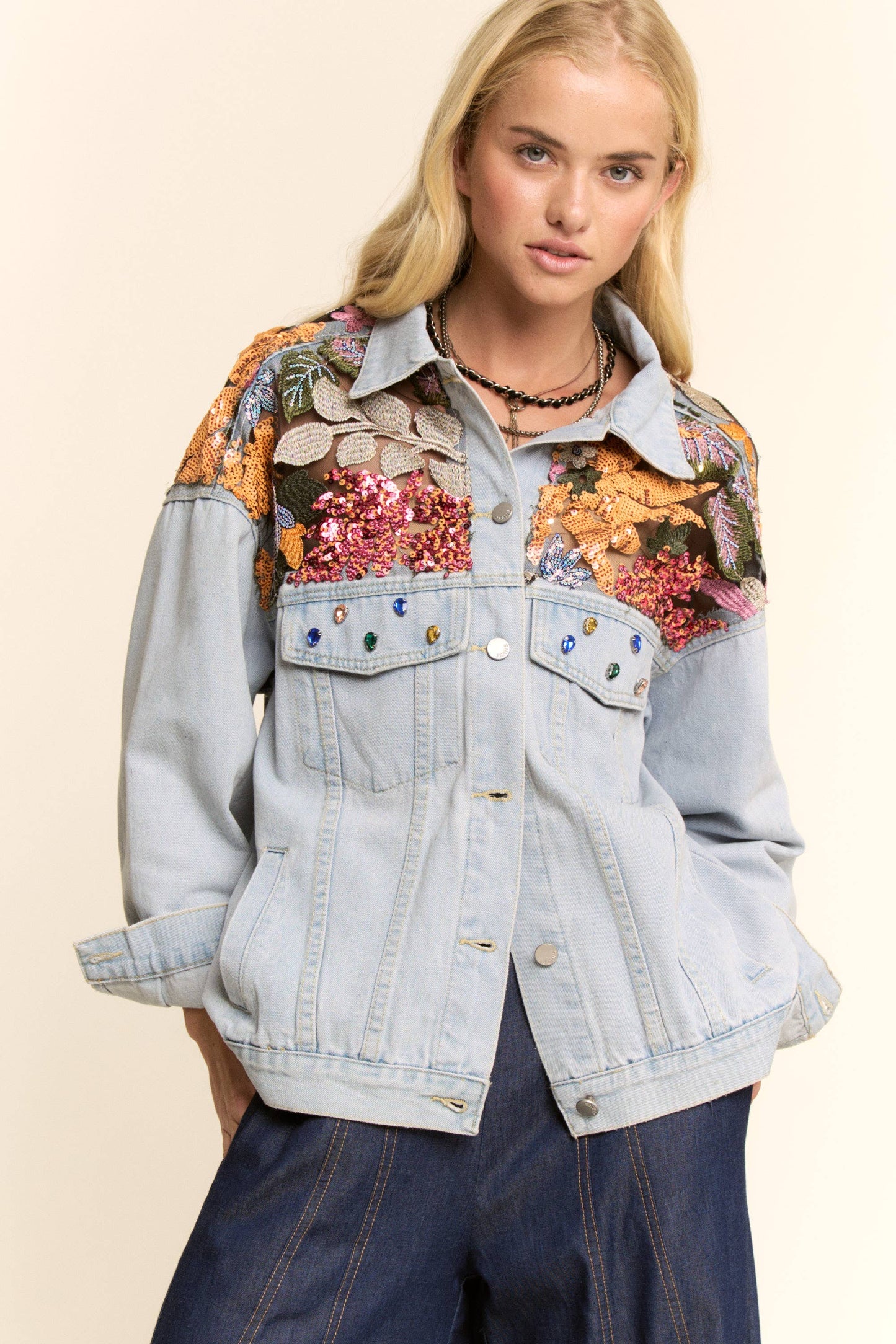 LIGHT WASH DENIM JACKET