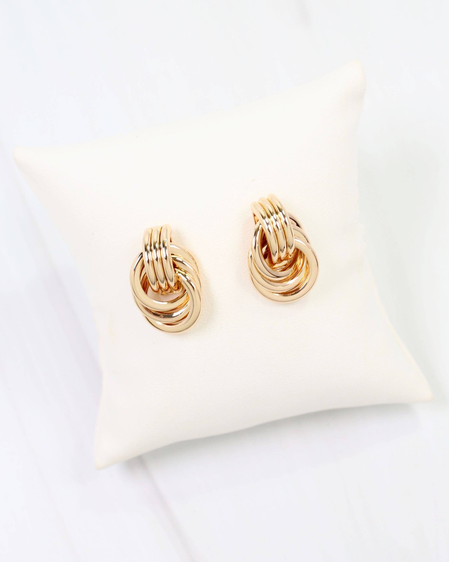 Sandsprings Knot Earring Gold