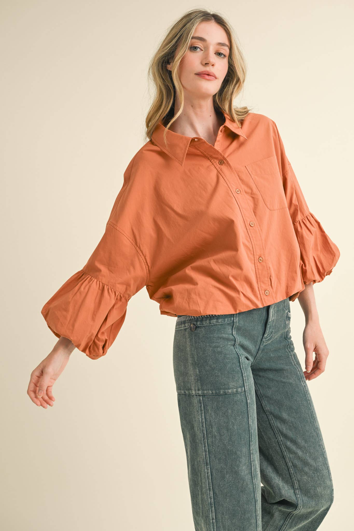 BUTTON DOWN BUBBLE SLEEVE TOP