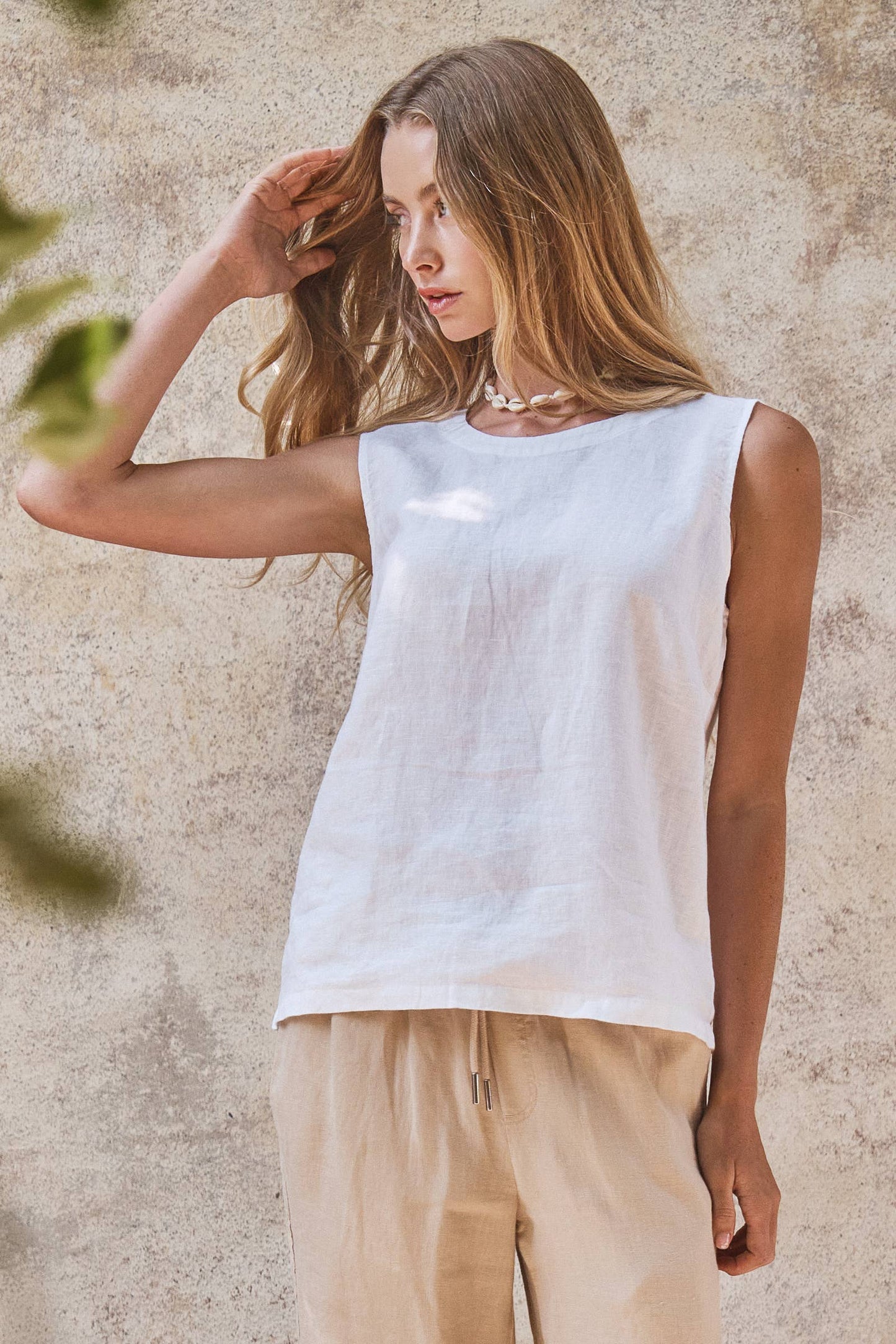 Minimalist Keyhole Back Linen Sleeveless Top