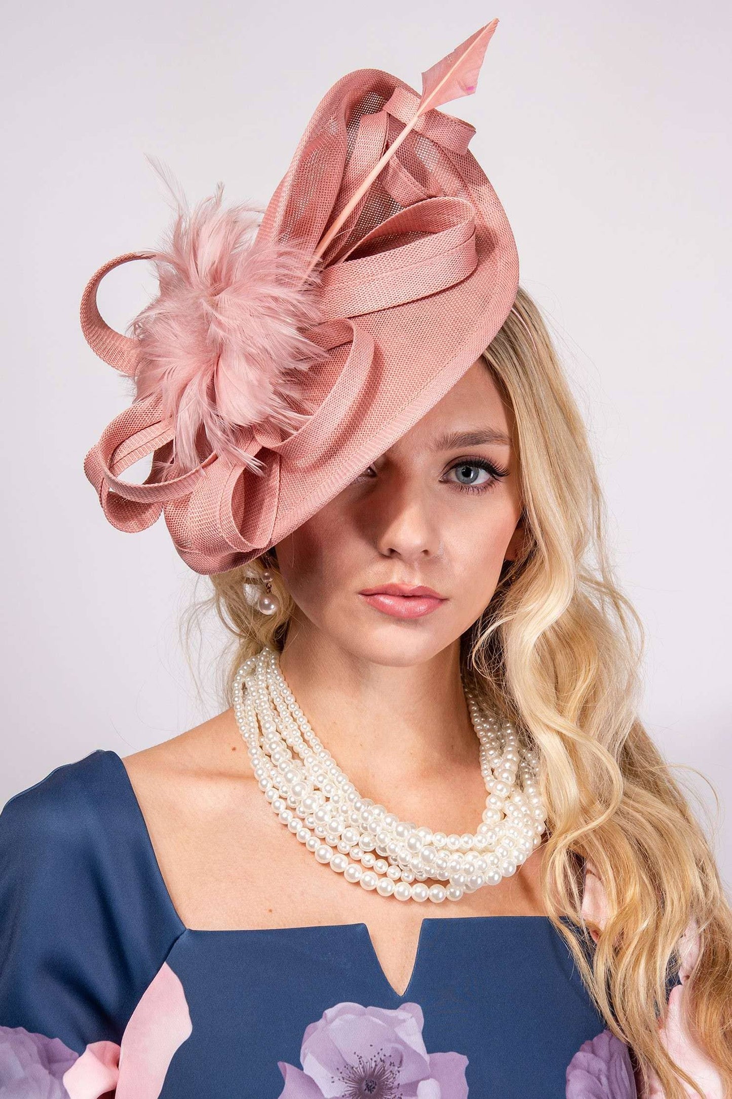SINAMAY FEATHER FASCINATOR WITH HEADBAND AND CLIP