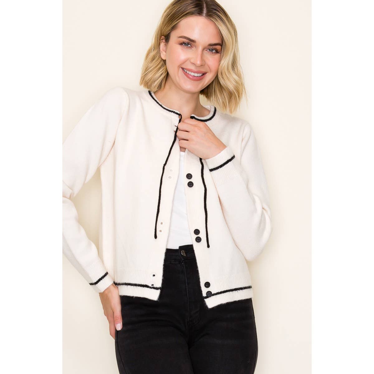 COLOR TRIMMED  SWEATER