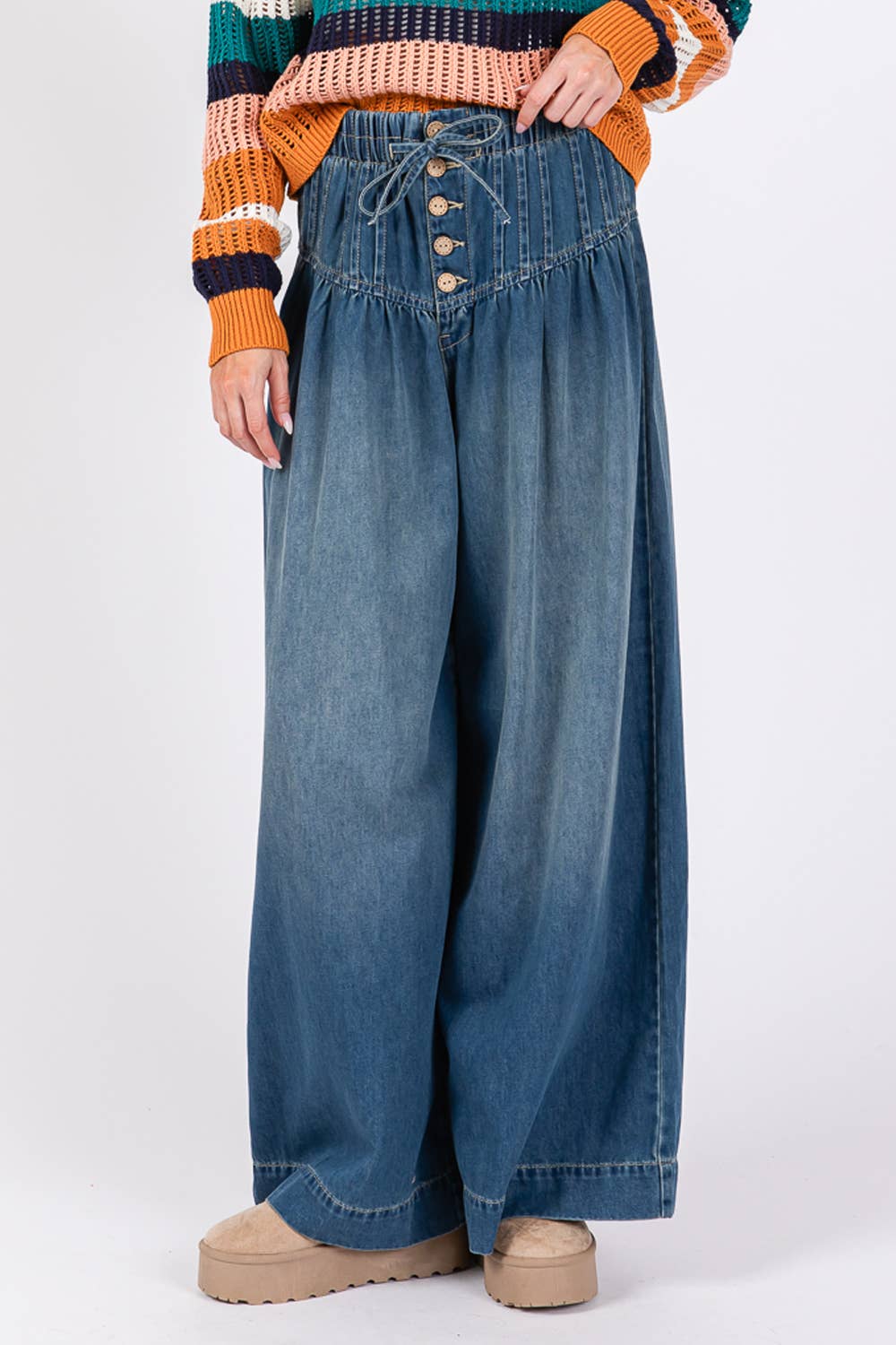 MID-RISE LOOSE WIDE LEG PULL-ON JEANS